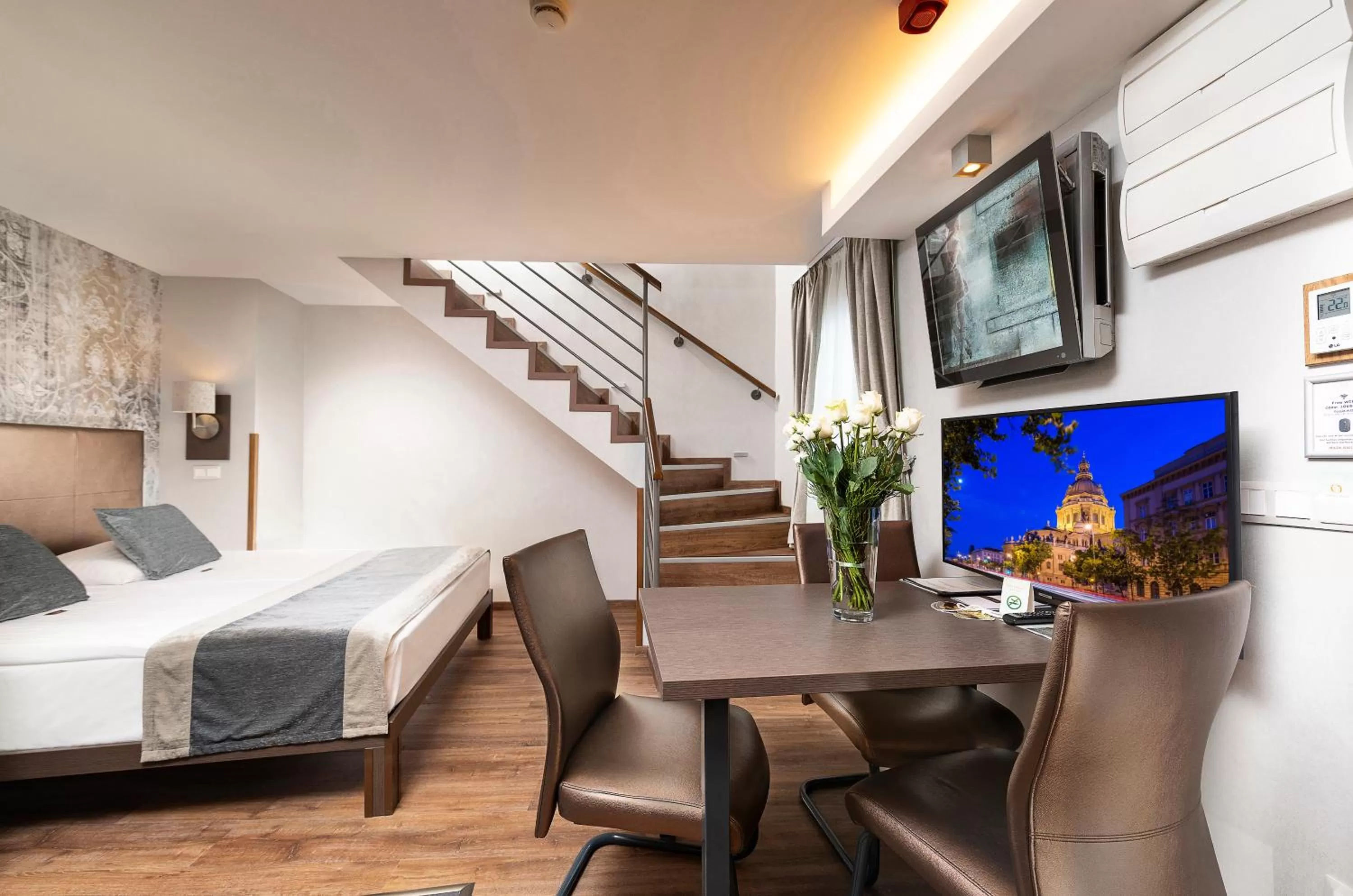 Photo of the whole room, Bed in Opera Garden Hotel & Apartments