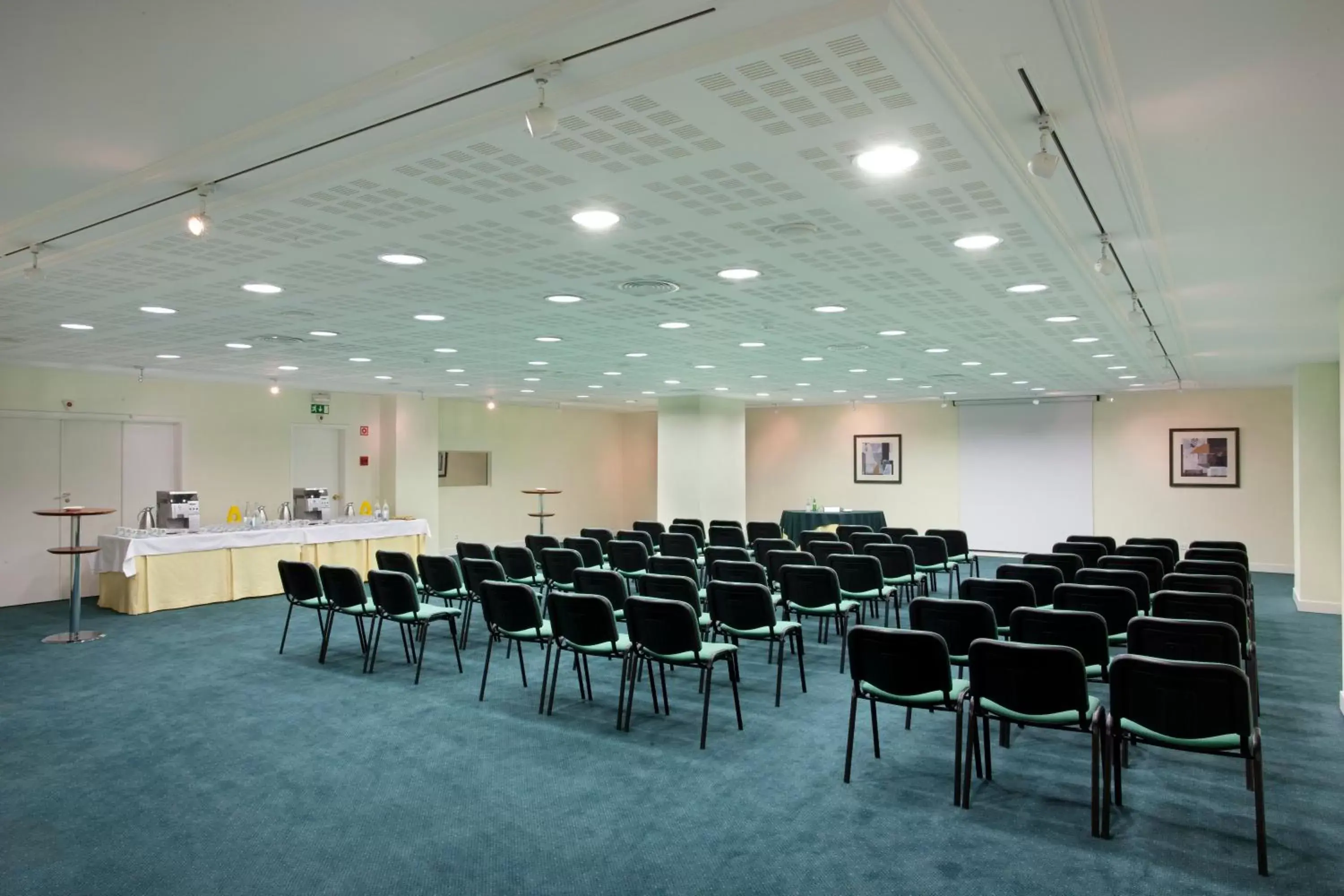 Meeting/conference room, Business Area/Conference Room in Holiday Inn Lisbon, an IHG Hotel