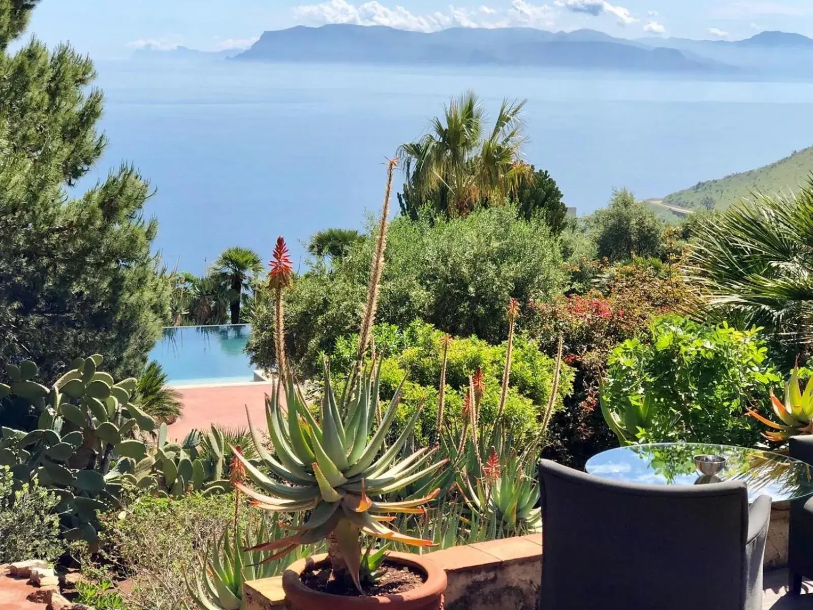 Pool view in Baglio La Porta by Geocharme