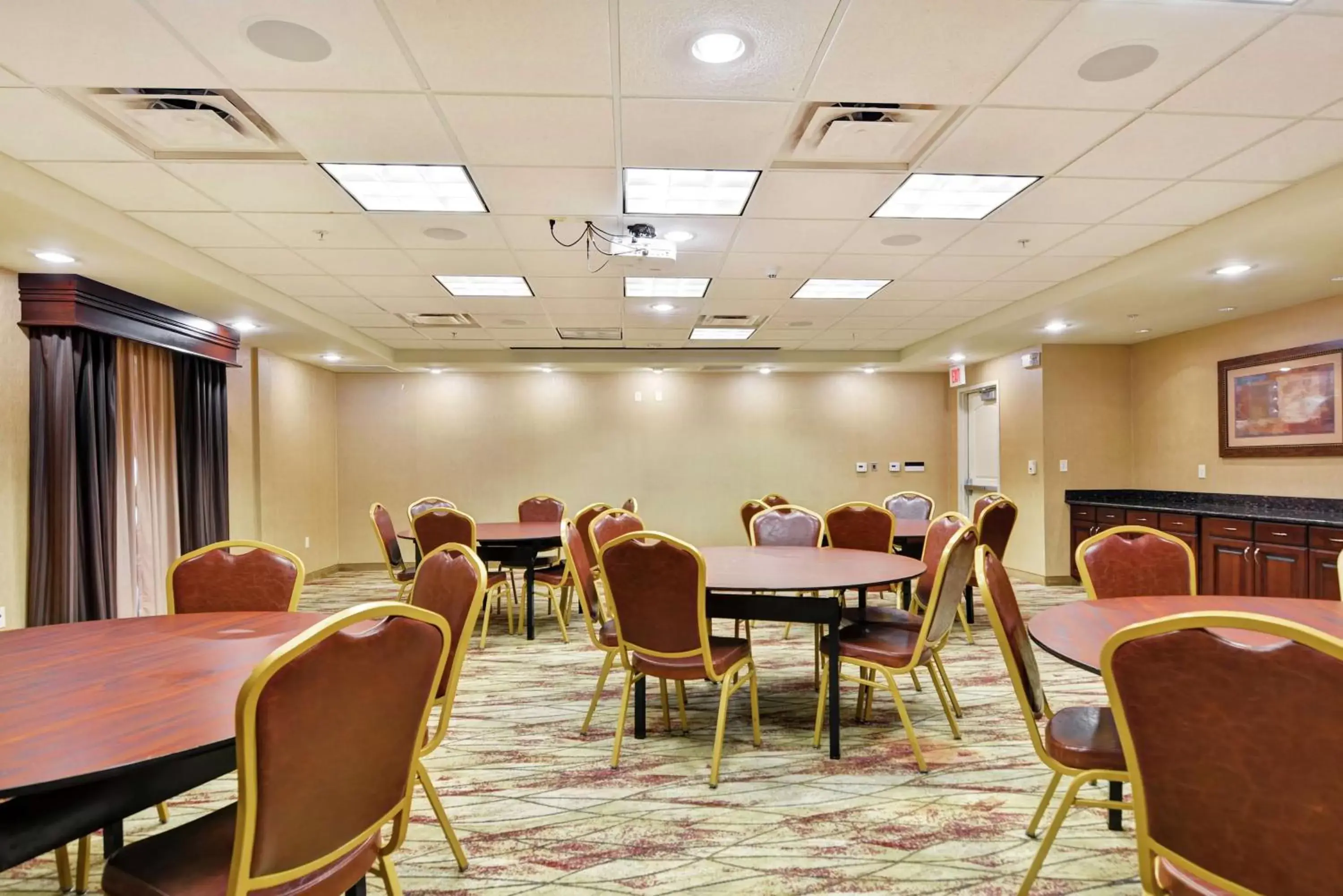 Meeting/conference room, Restaurant/Places to Eat in Hampton Inn and Suites Peoria at Grand Prairie