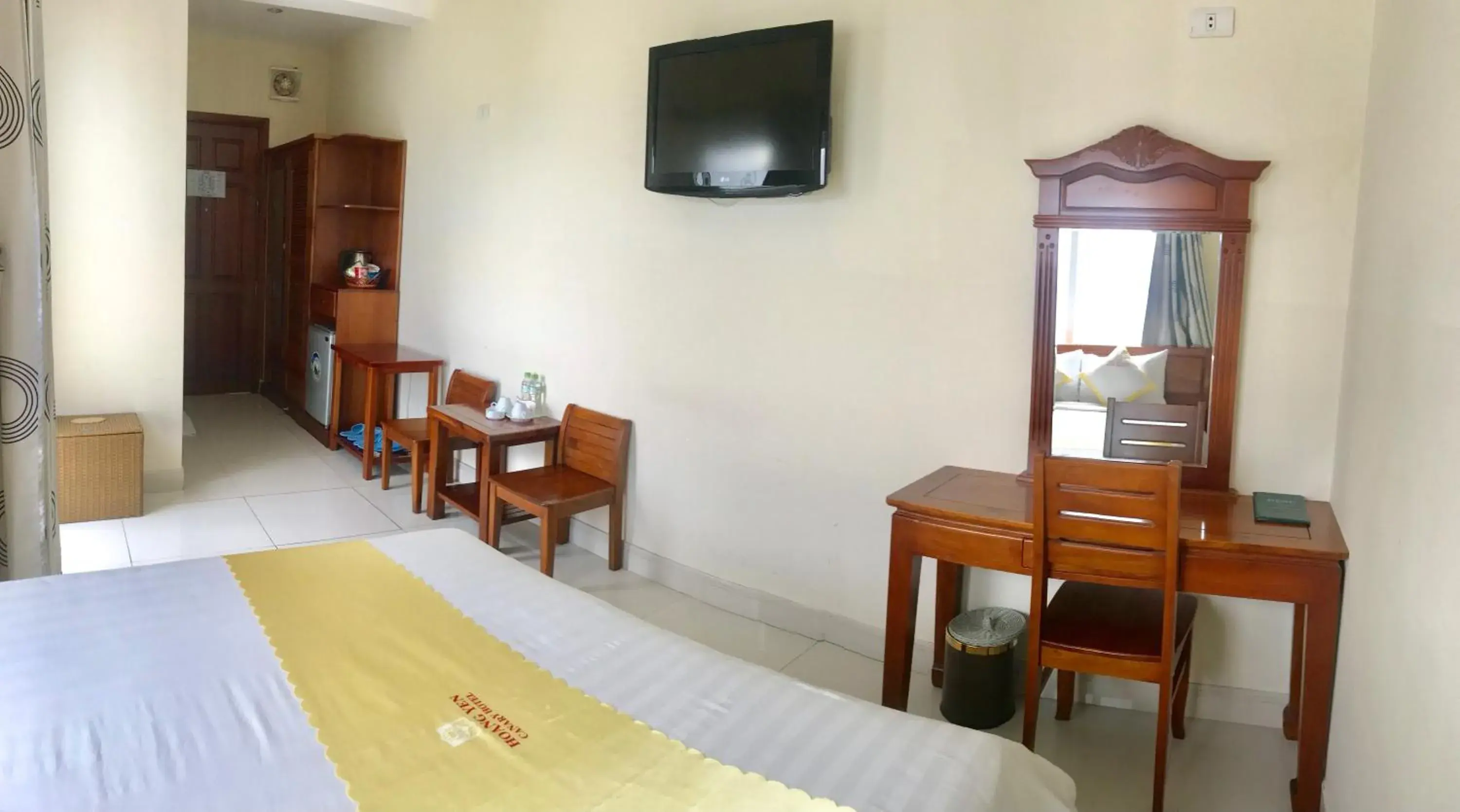 TV/Entertainment Center in Hoang Yen Canary Hotel