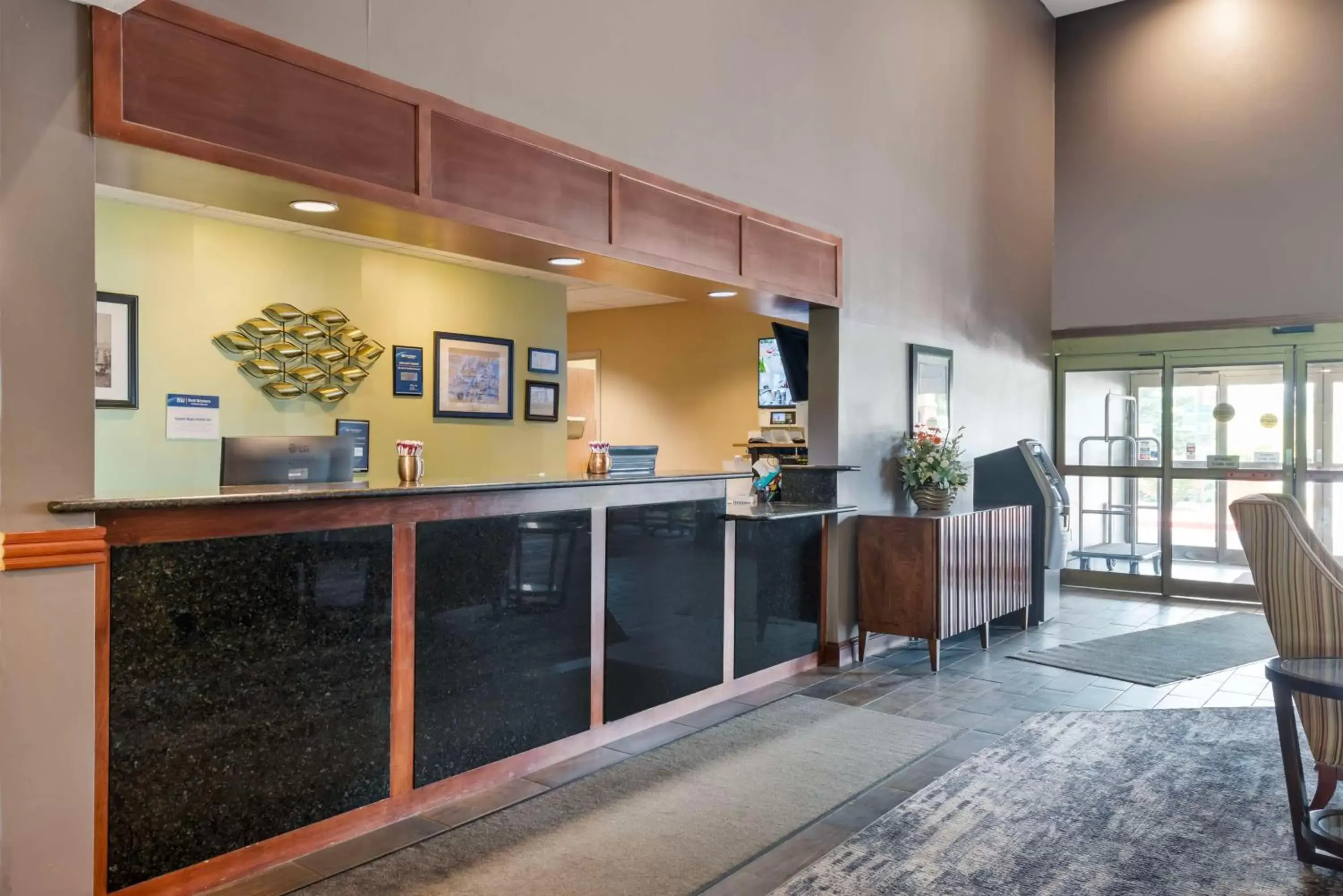 Lobby or reception, Lobby/Reception in Best Western Plus Eau Claire Conference Center