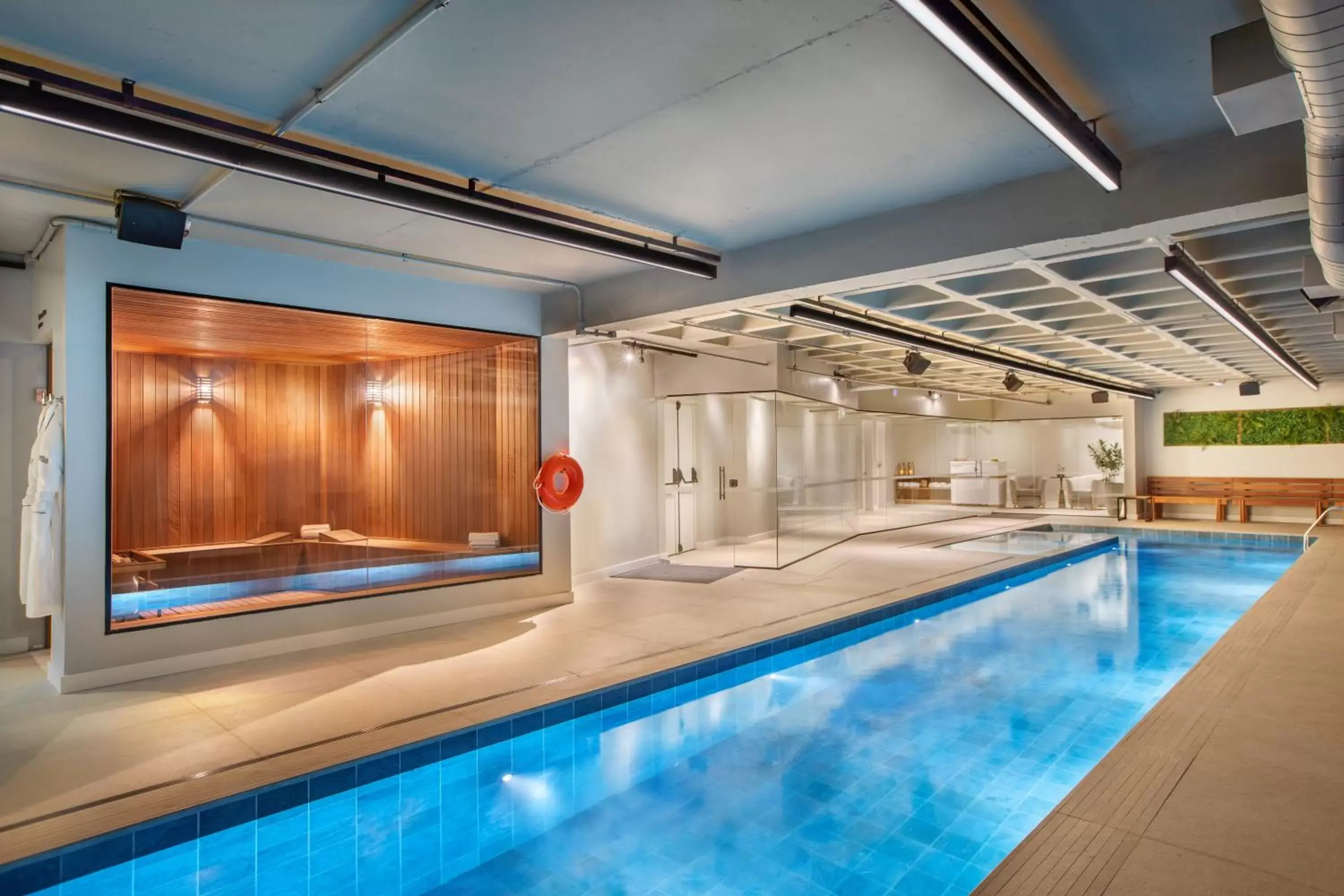 Swimming pool in Meliá Paulista Swimming pool in Meliá Paulista