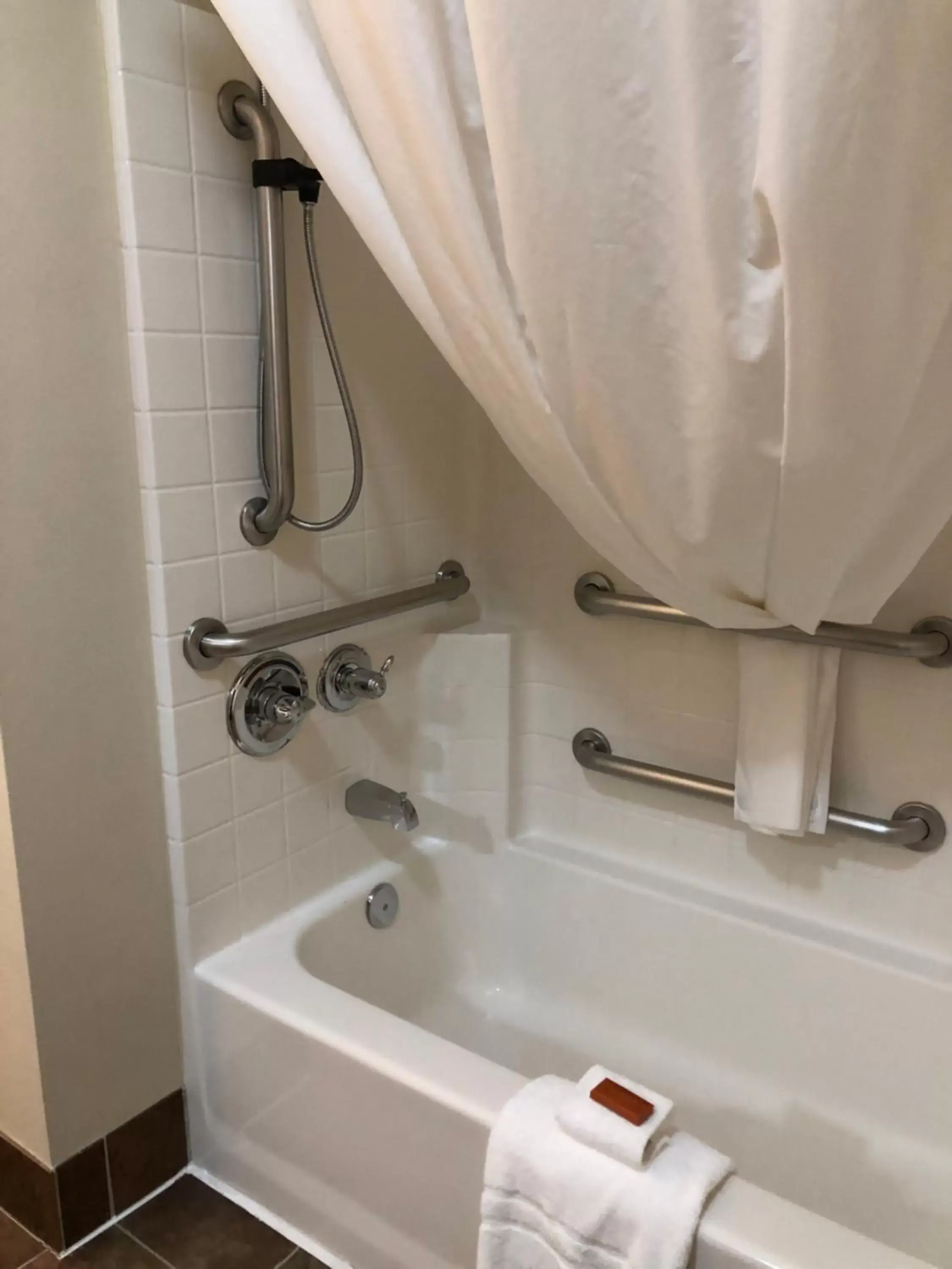 Bath, Bathroom in Aspen Suites Hotel Anchorage