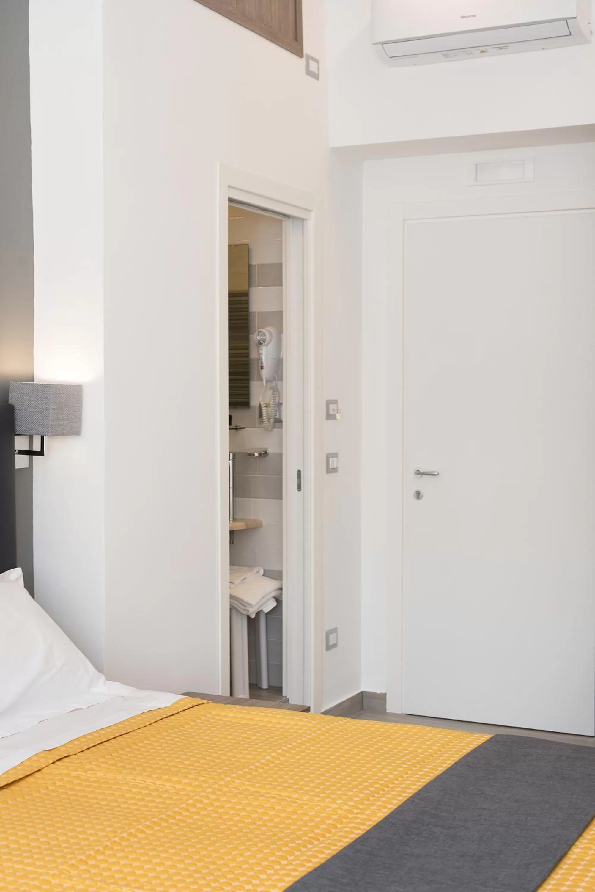 Photo of the whole room, Bed in B&B Toledo one