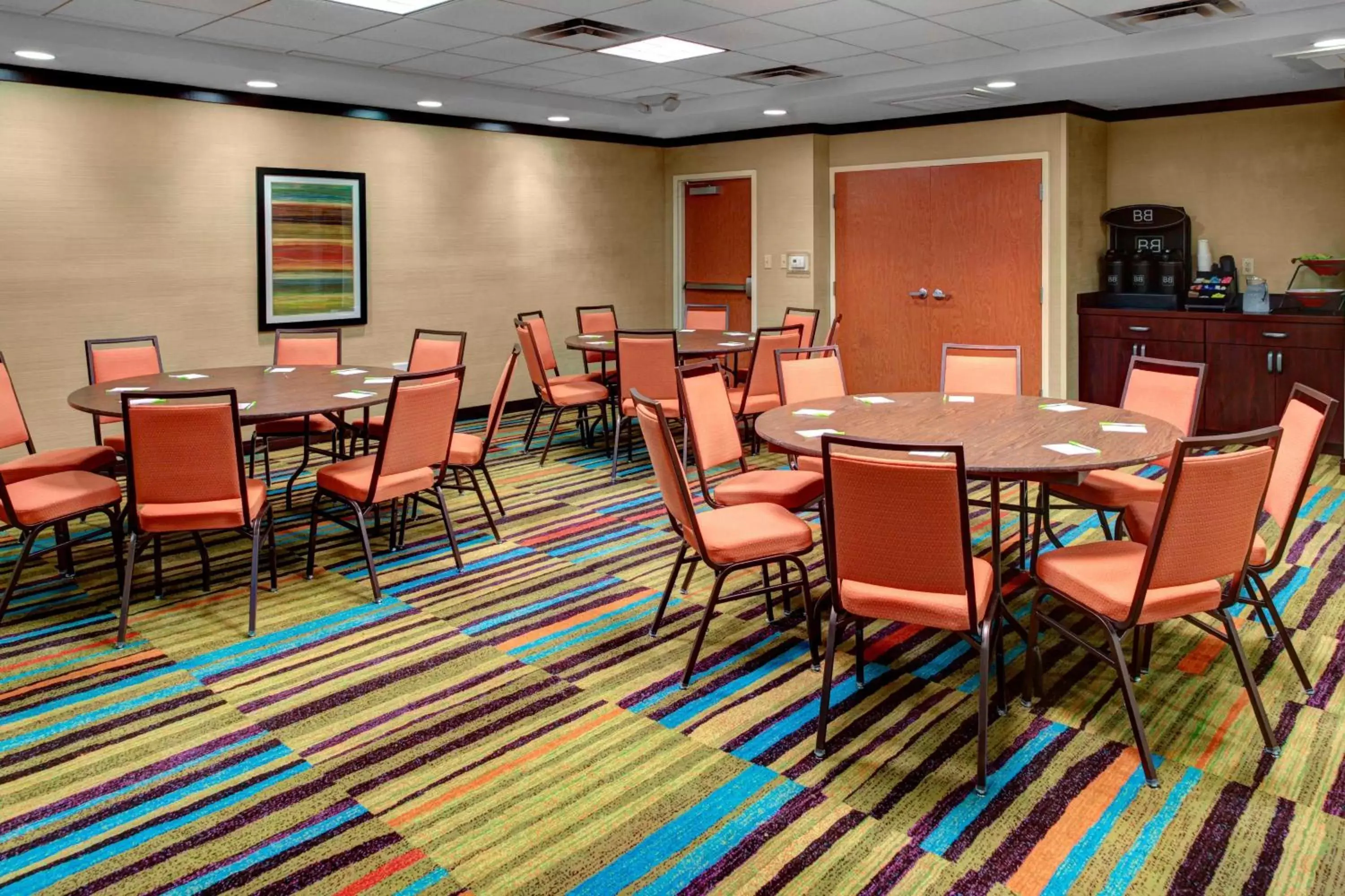 Meeting/conference room, Restaurant/Places to Eat in Fairfield Inn & Suites by Marriott Anniston Oxford