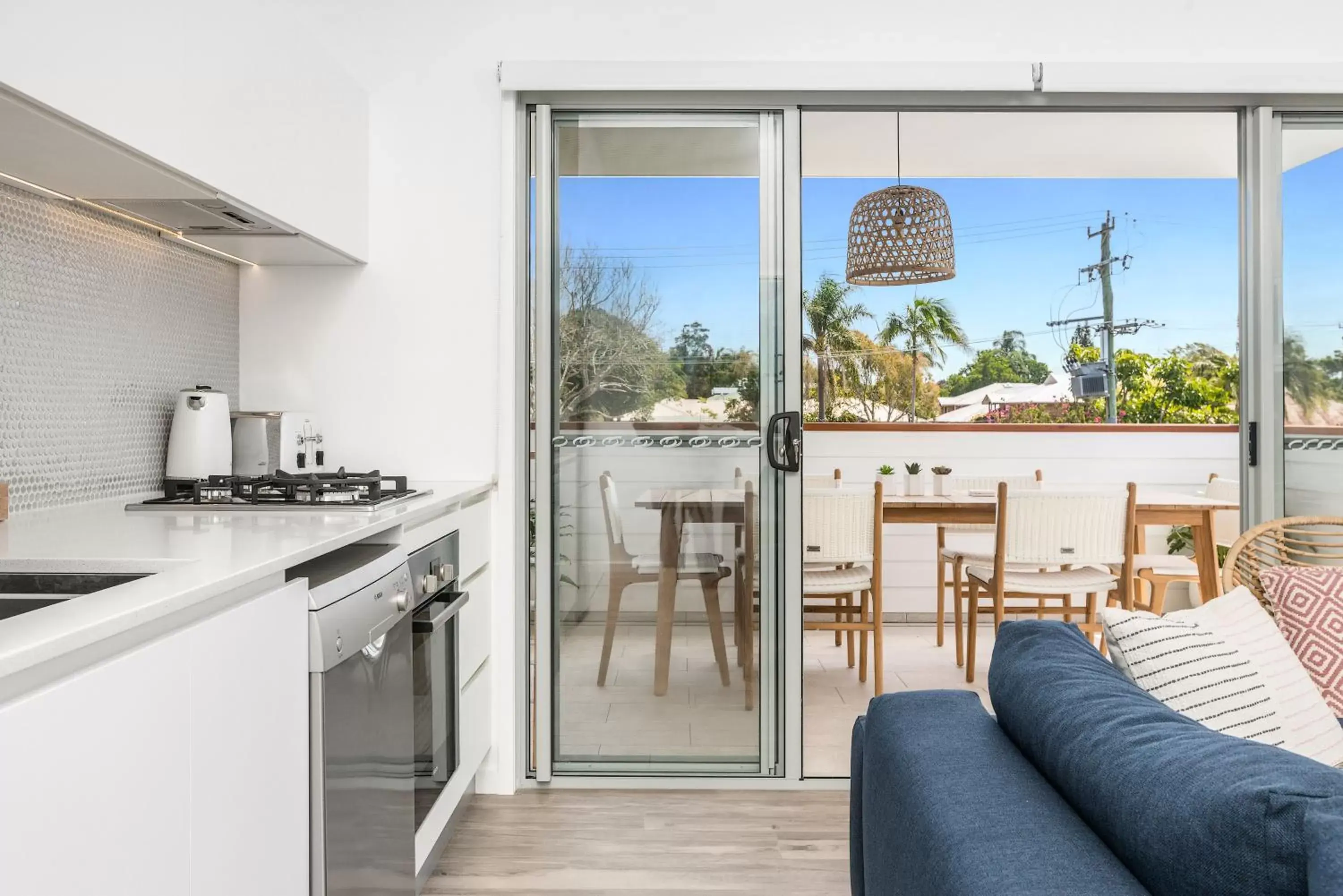 Living room, Kitchen/Kitchenette in Aloha Byron Bay