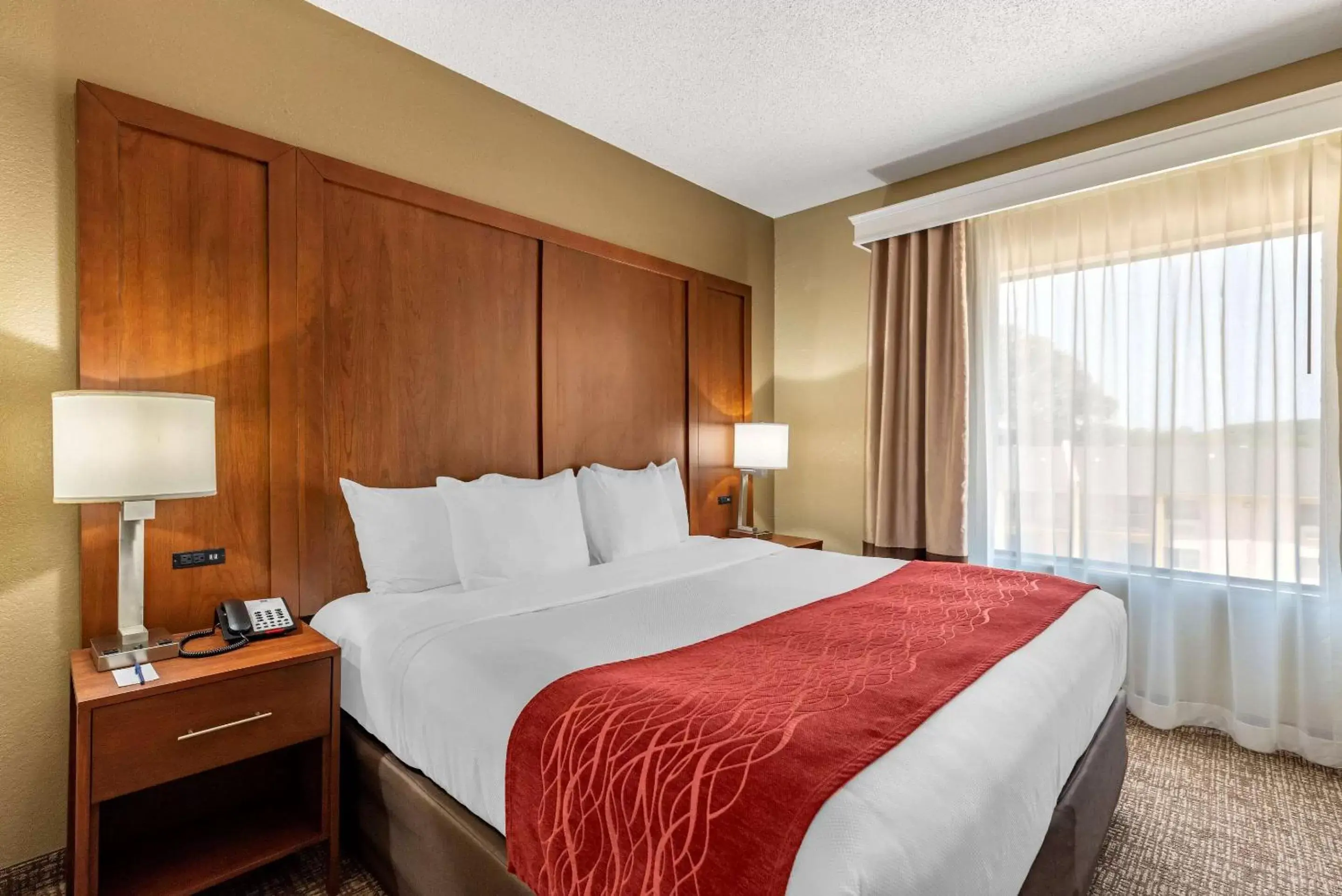 Photo of the whole room, Bed in Comfort Inn & Suites El Dorado