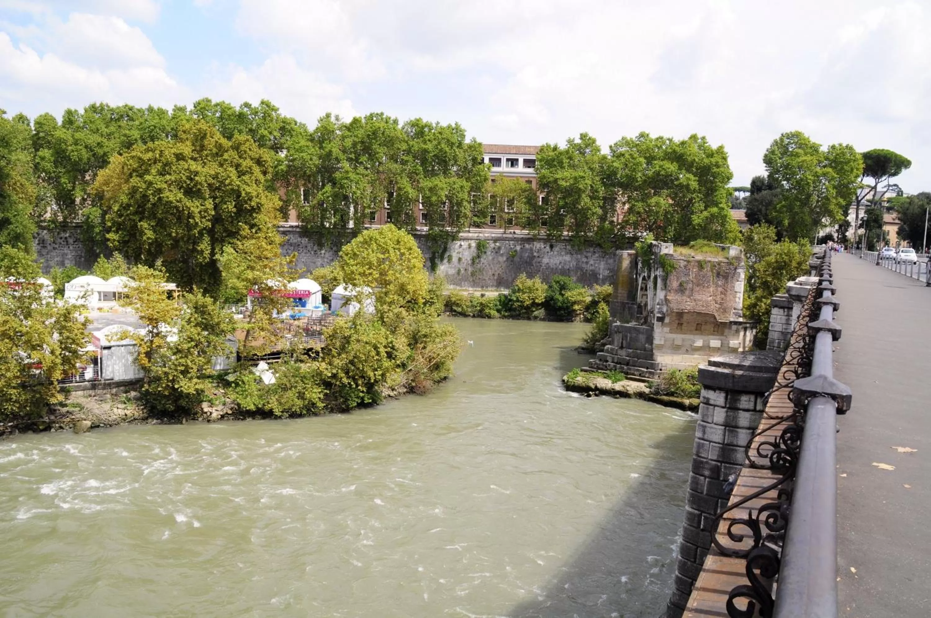 Neighbourhood in Little Rhome Suites