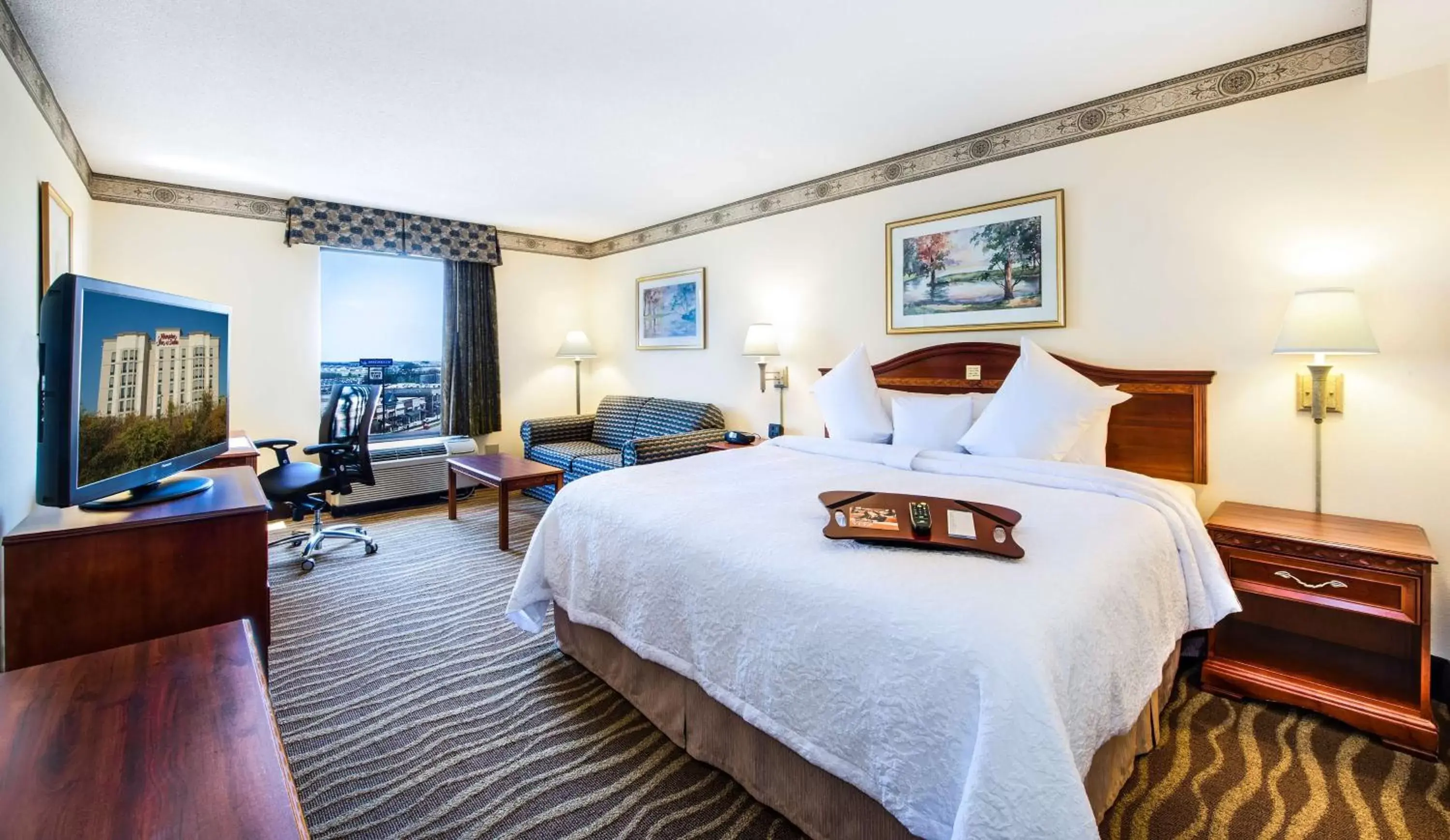 Bedroom in Hampton Inn & Suites-Atlanta Airport North-I-85