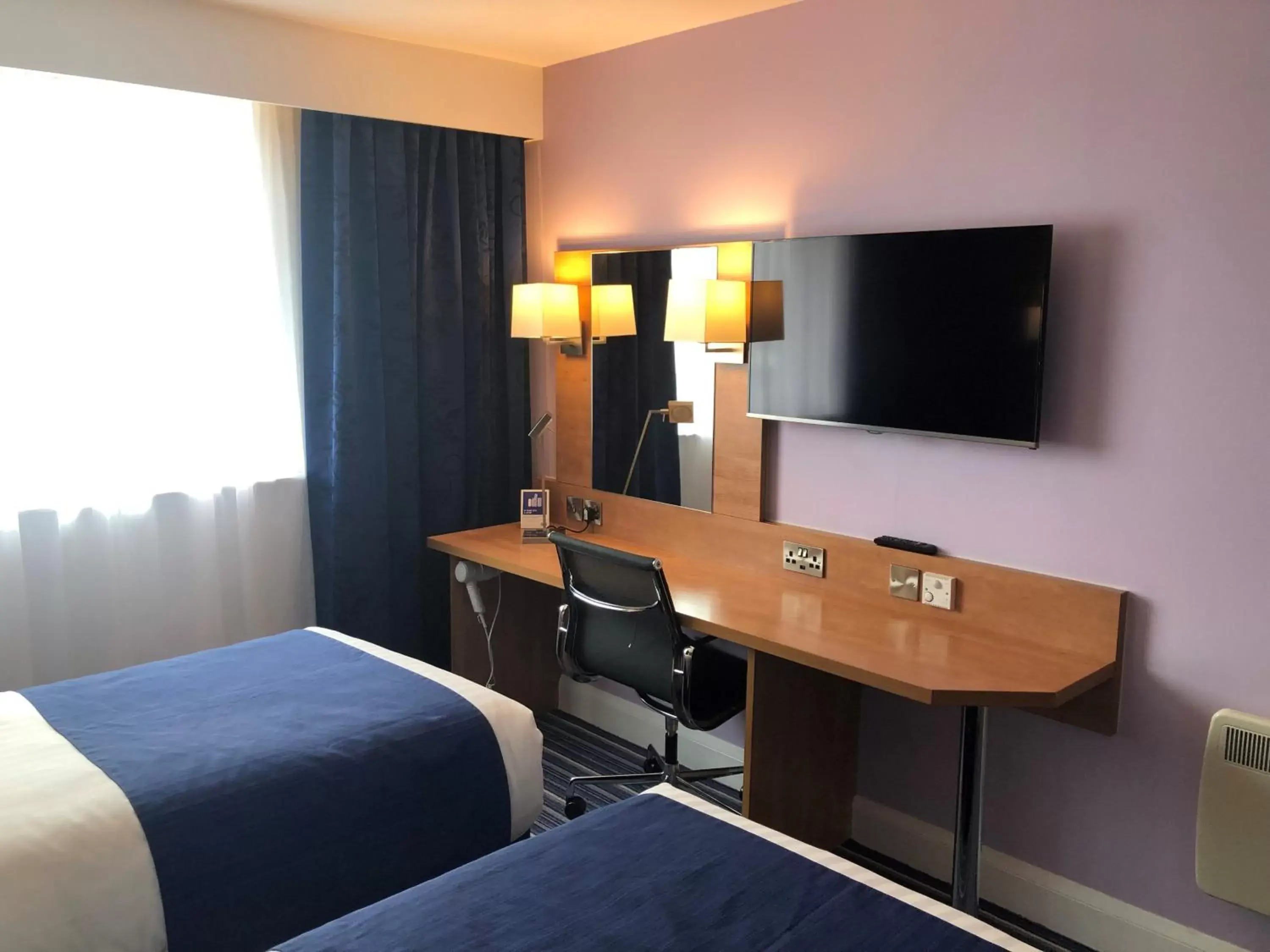 Photo of the whole room, TV/Entertainment Center in Holiday Inn Express Nuneaton, an IHG Hotel