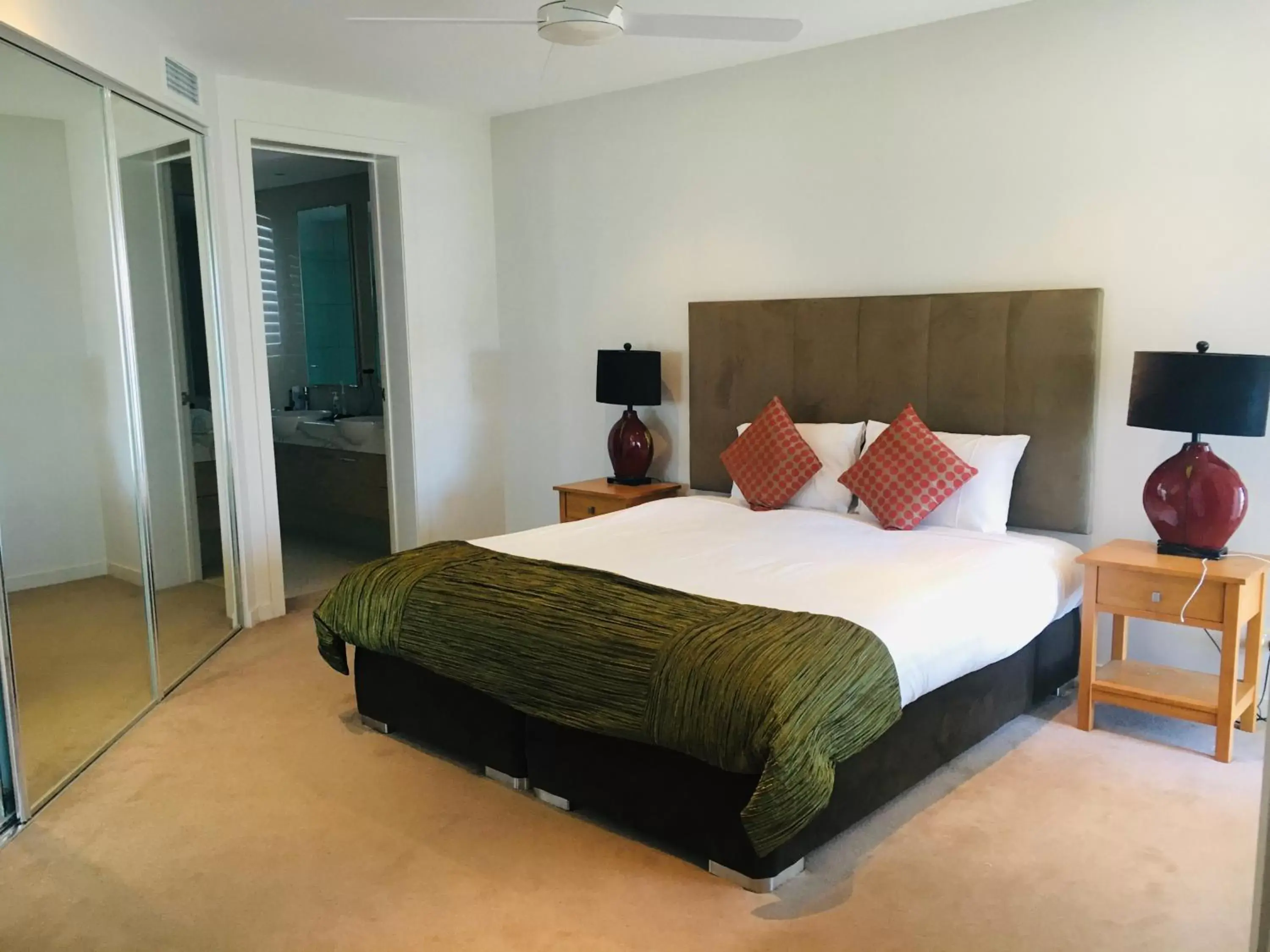 Bedroom, Bed in Grand Mercure Allegra Hervey Bay