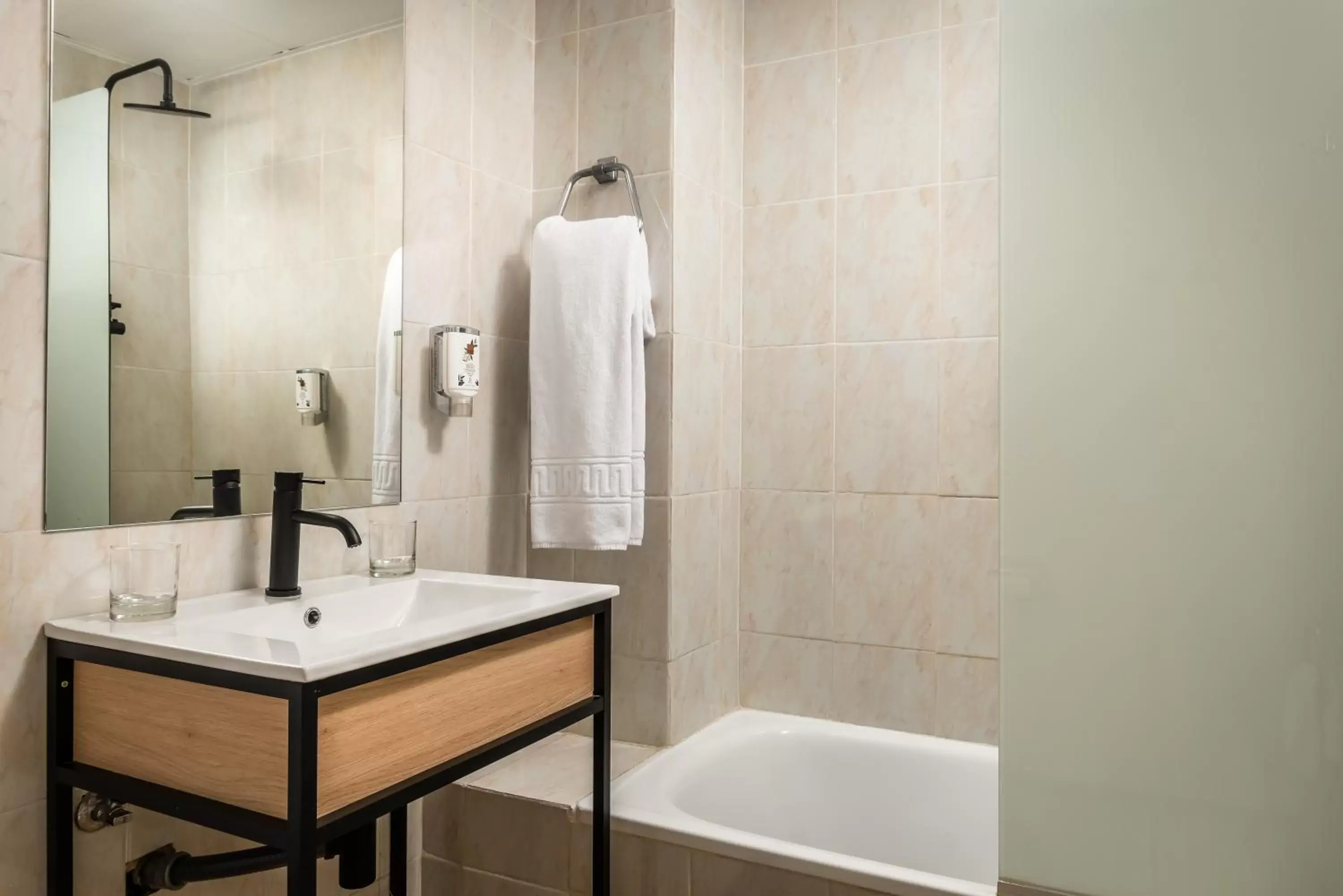 Shower, Bathroom in Hotel Don Jaime 54