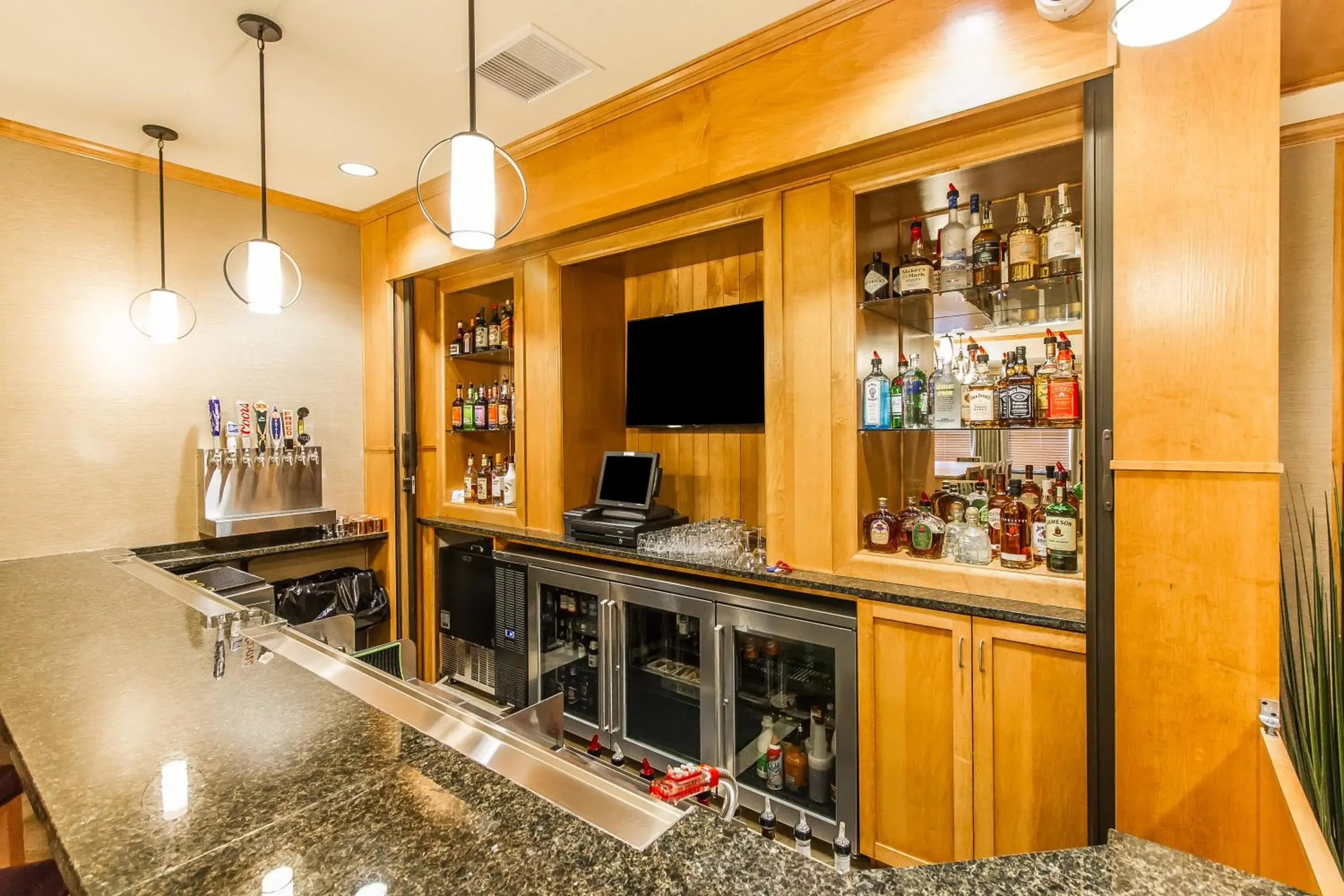 Lounge or bar, Lounge/Bar in MainStay Suites Stanley