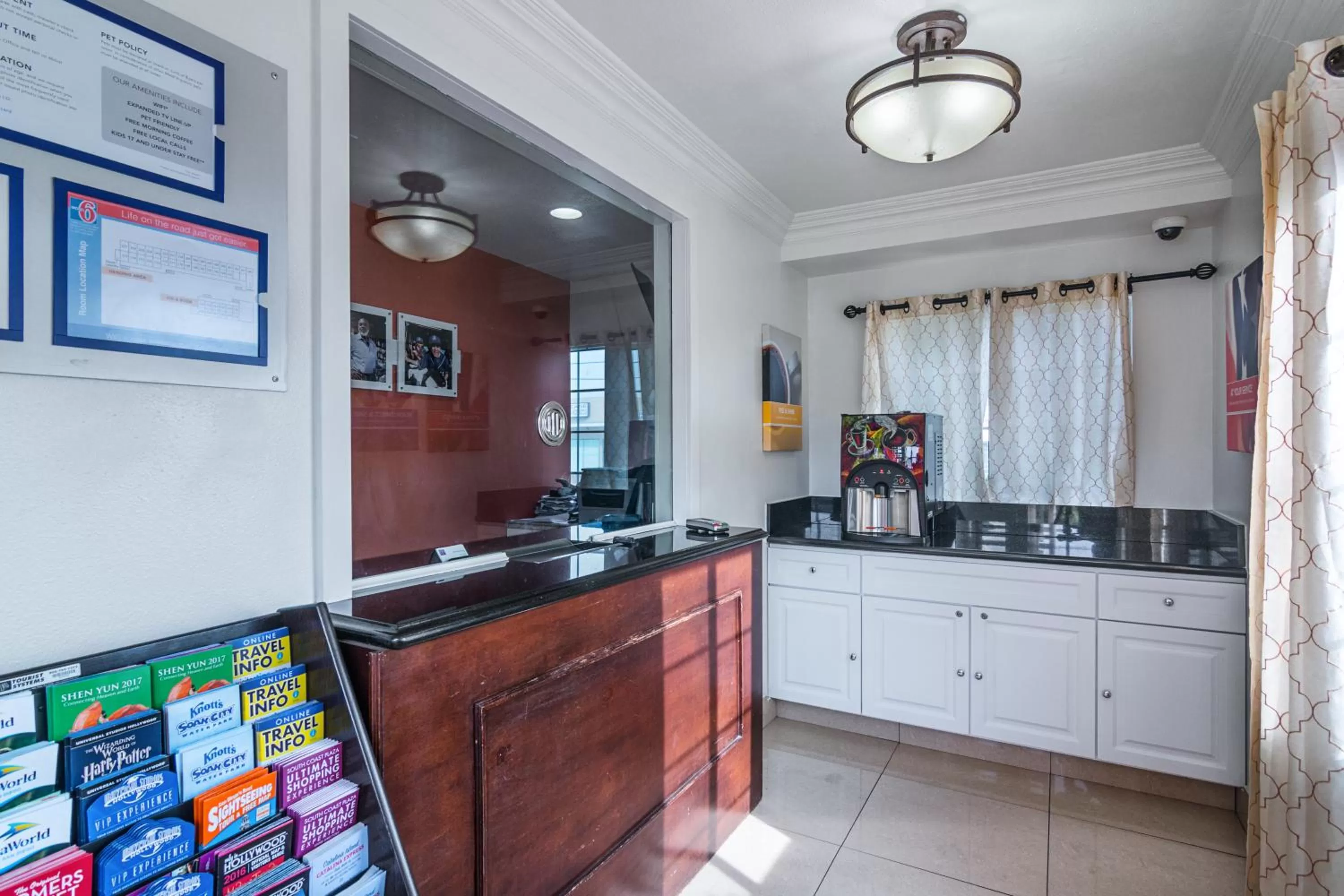 Lobby or reception in Motel 6 Gardena