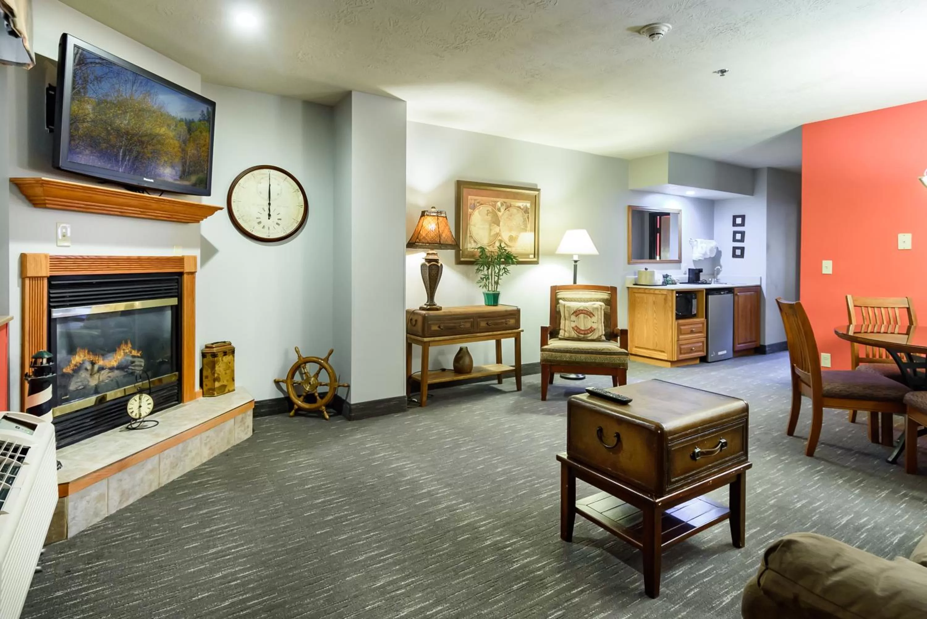 Living room in Ramada by Wyndham Sioux Falls Airport - Waterpark Resort & Event Center