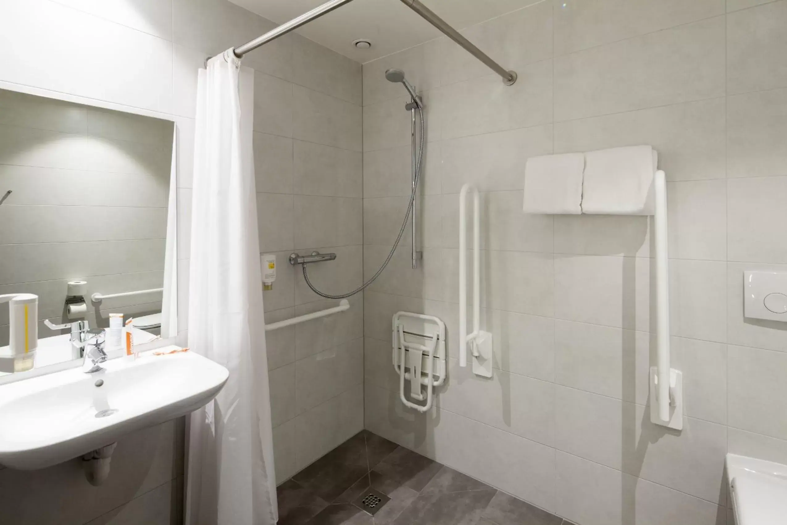 Shower, Bathroom in easyHotel Brussels City Centre
