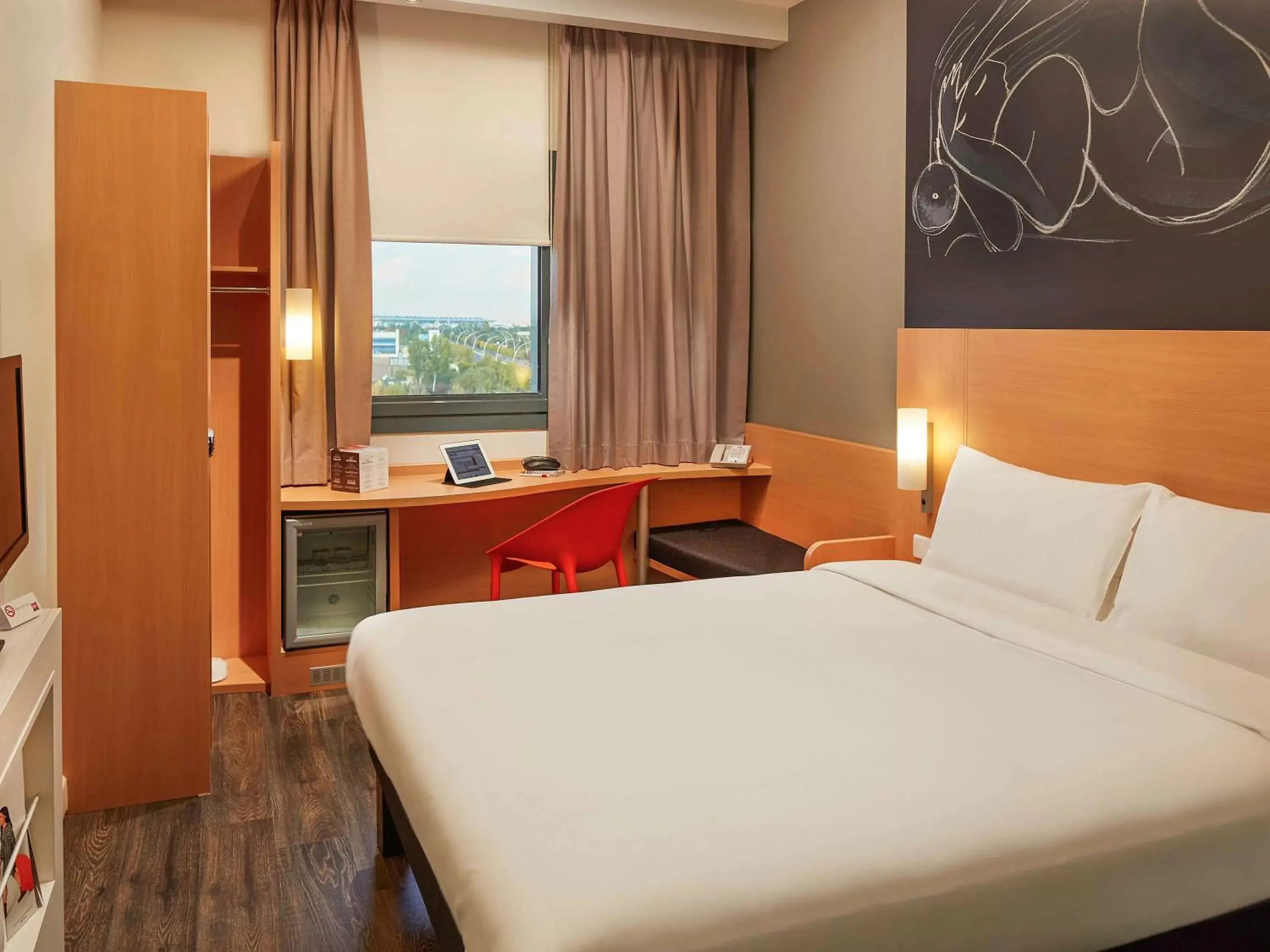 Photo of the whole room, Bed in ibis Ankara Airport Hotel