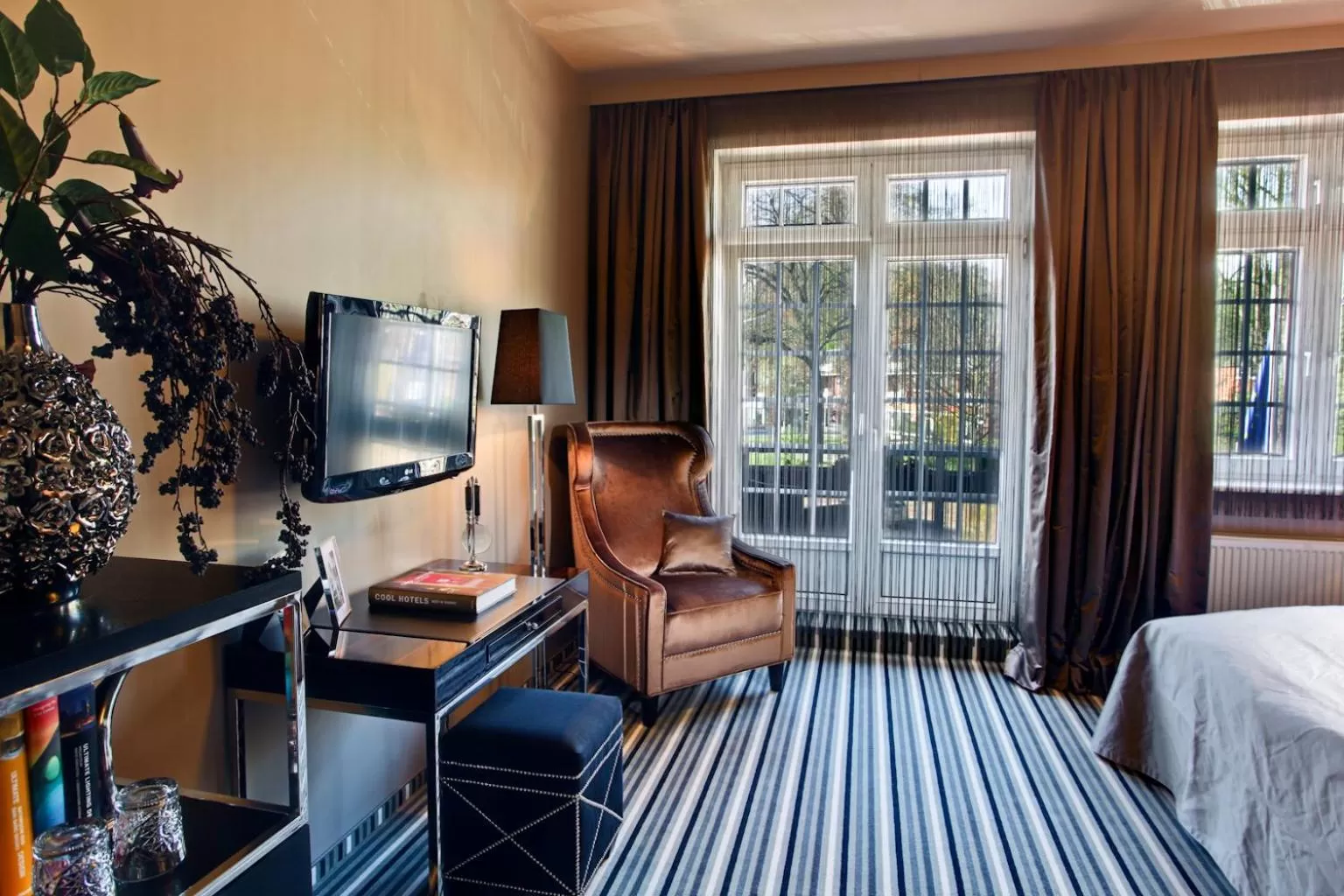 Seating area, Bed in Boutique Hotel Poppenbütteler Hof