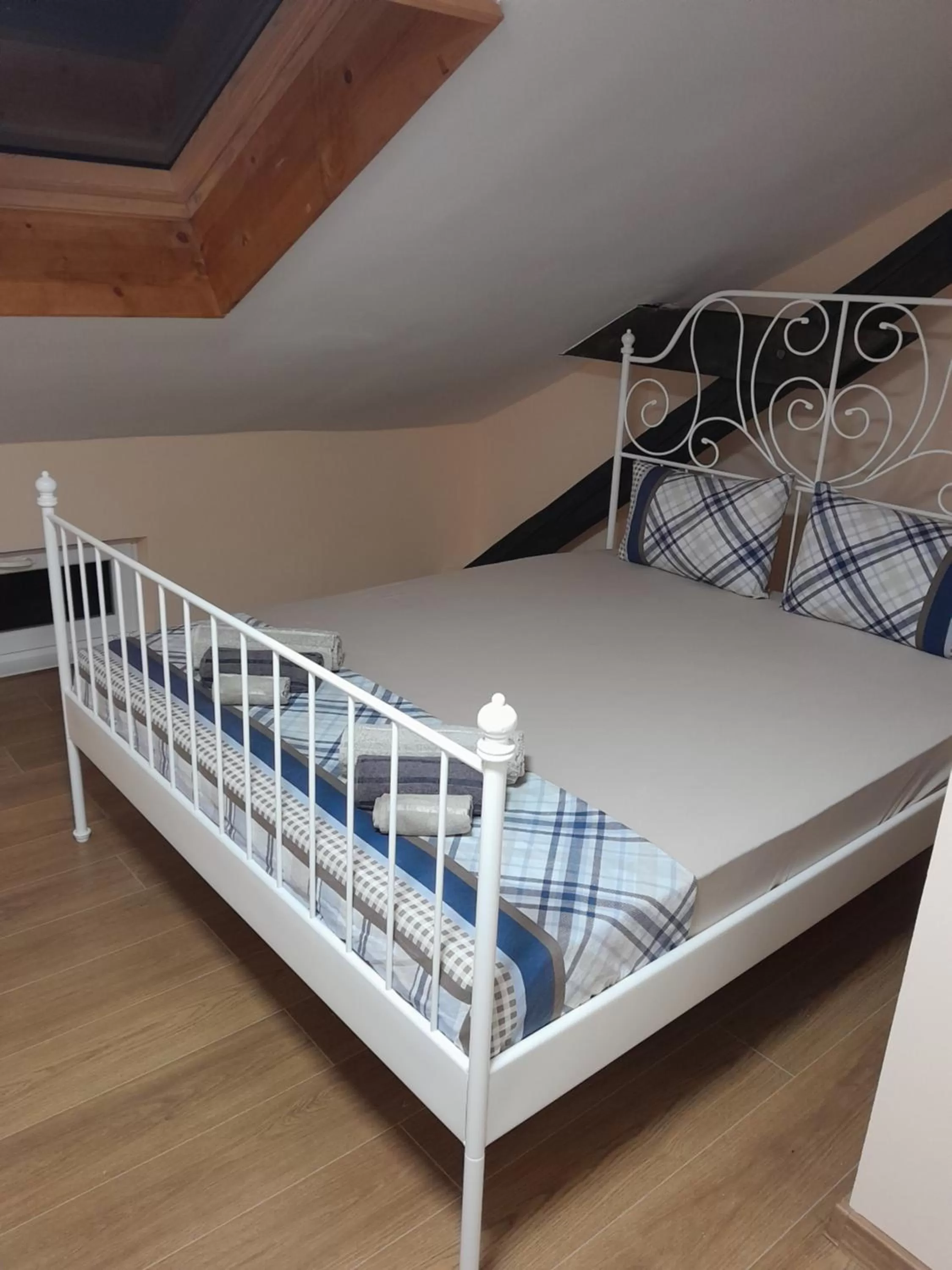 Bed in HANCHO SevenUps - KAPANA Plovdiv Center