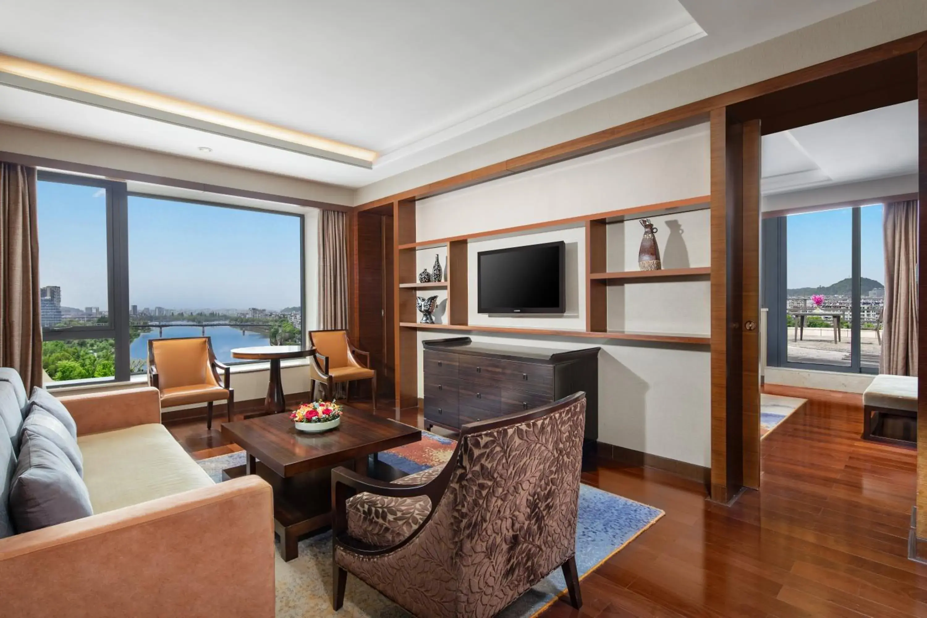 Photo of the whole room, Seating Area in Crowne Plaza Huangshan Yucheng, an IHG Hotel