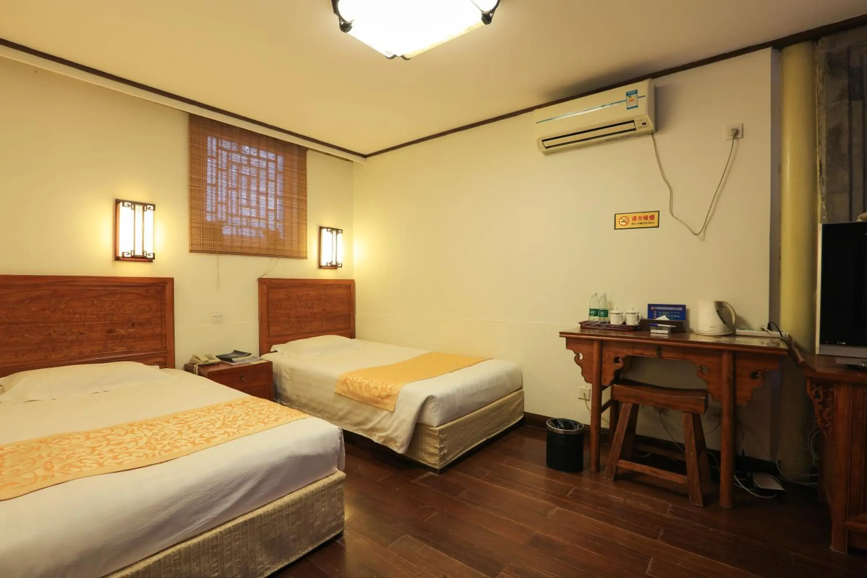 Photo of the whole room, Bed in Beijing Jingyuan Courtyard Hotel