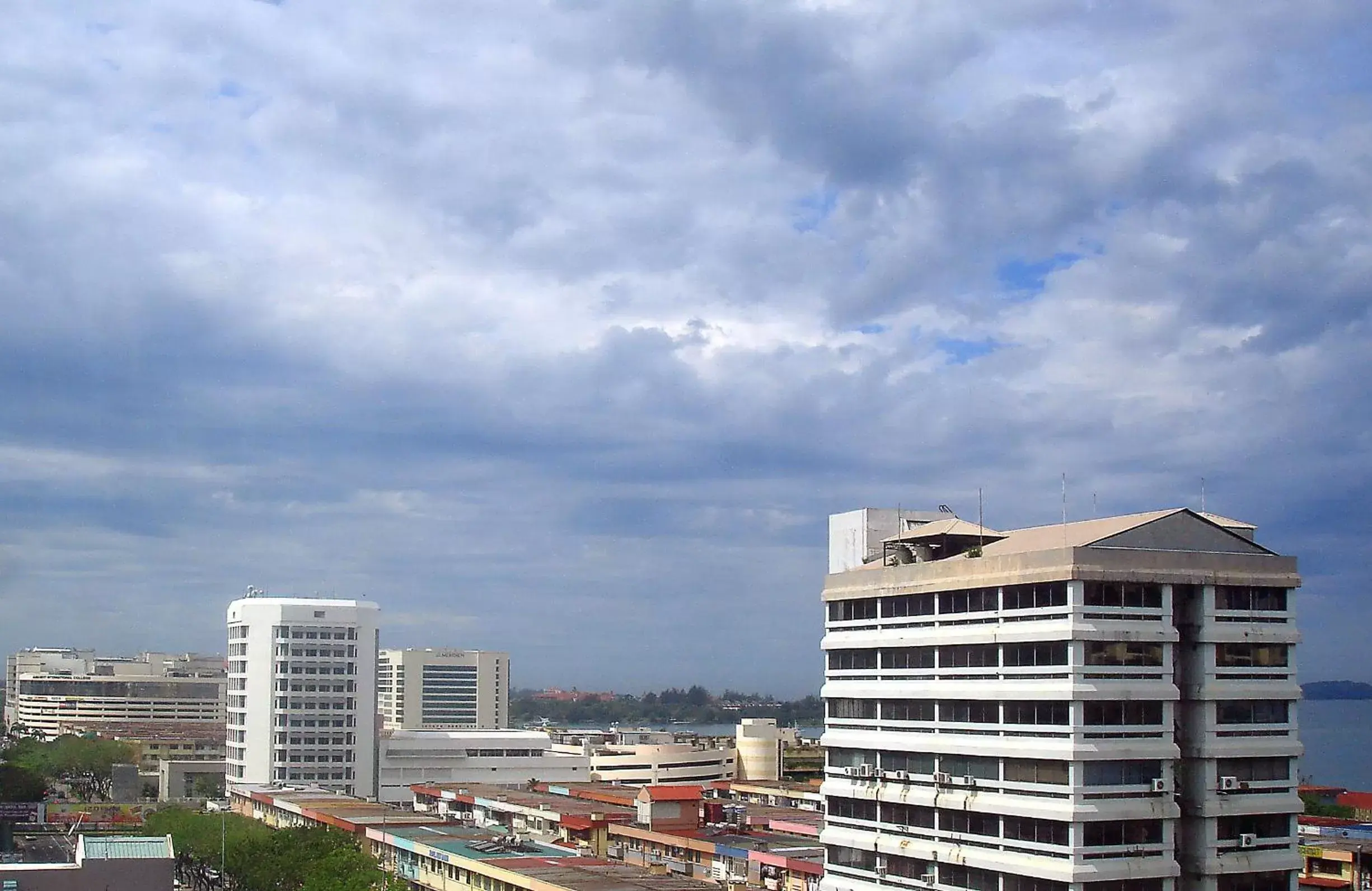 Neighbourhood in Kinabalu Daya Hotel