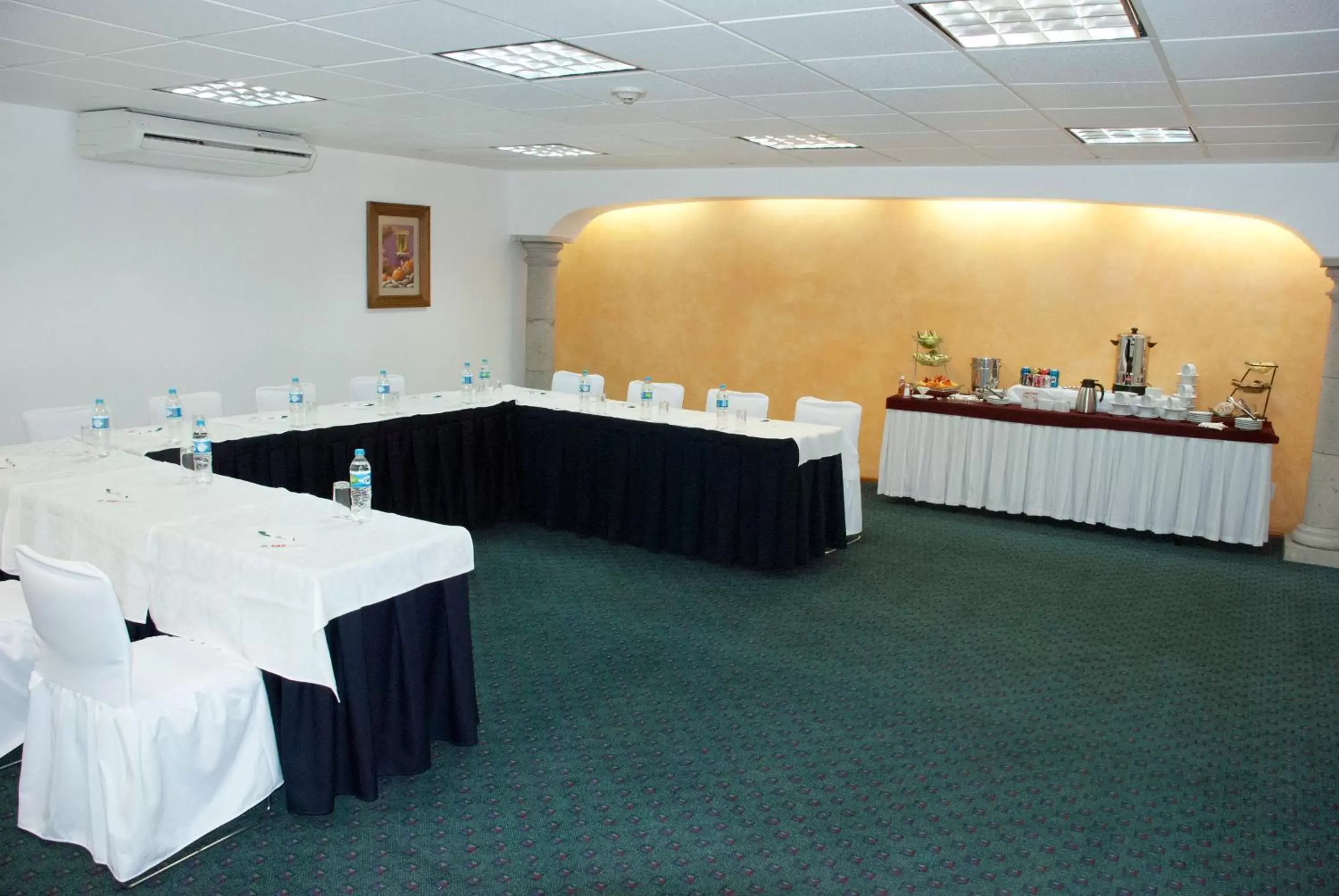 Business facilities, Banquet Facilities in Hotel & Suites PF