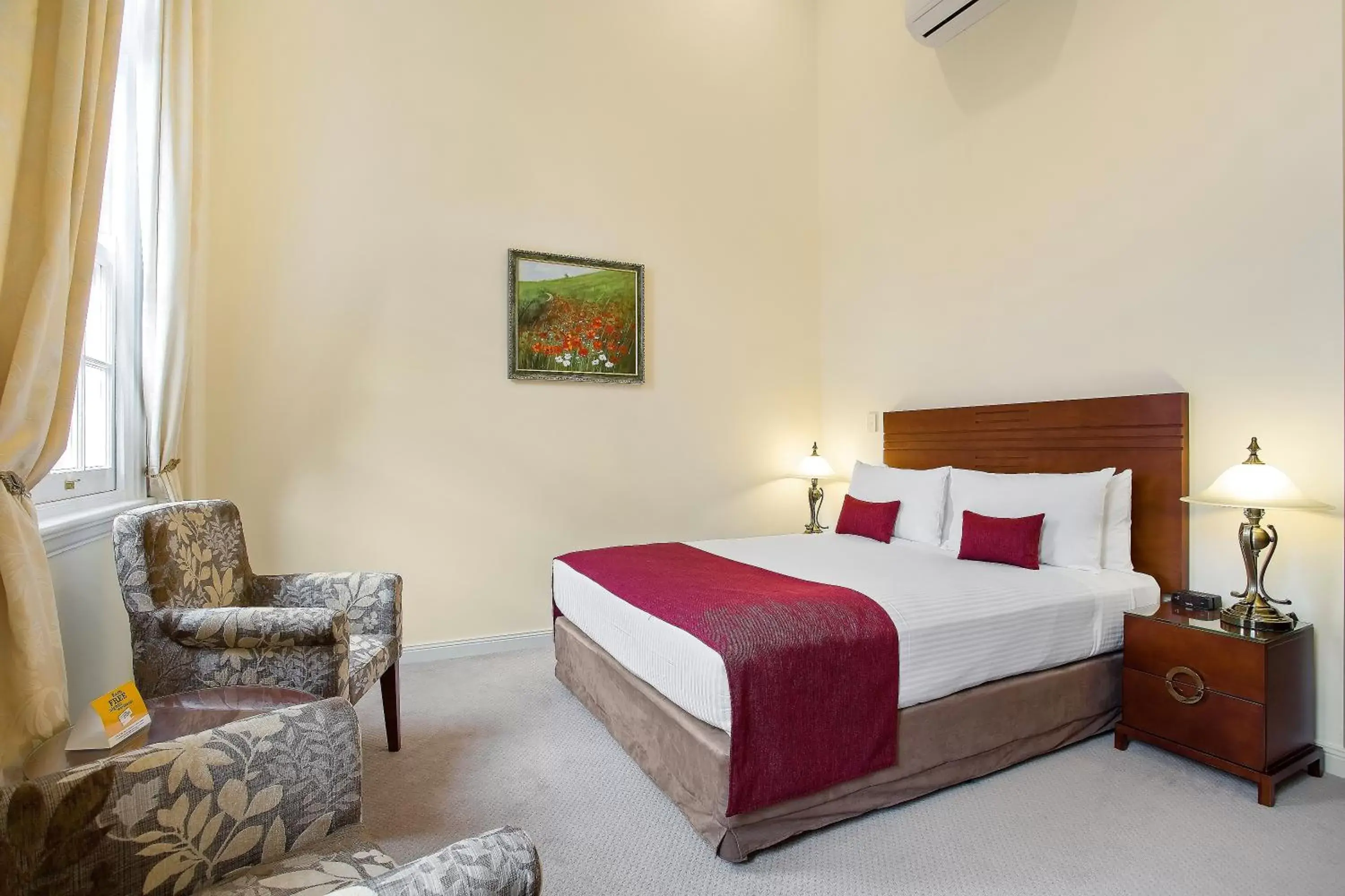 Contemporary Queen and Sofa Bed in Quality Hotel Regent Rockhampton