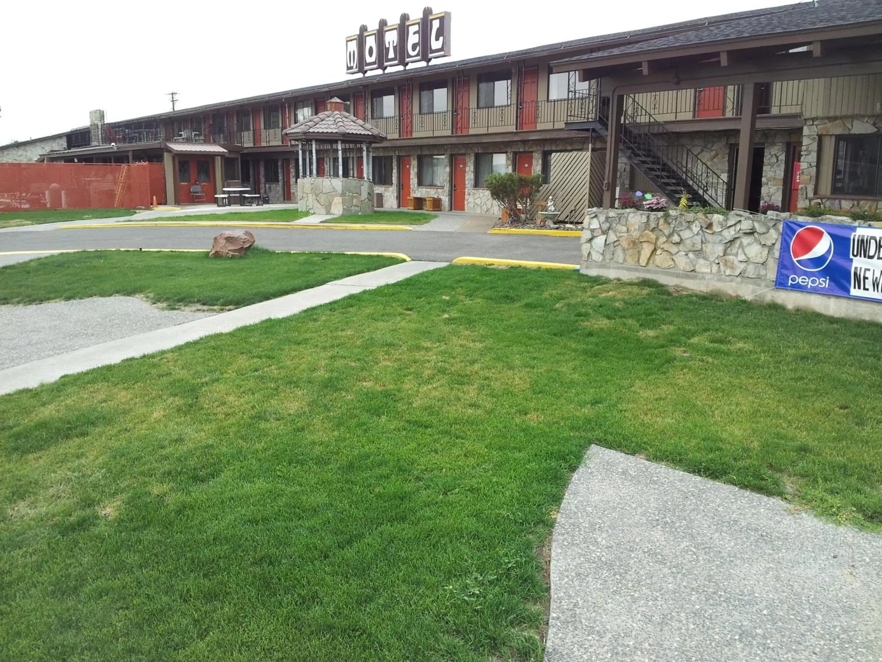 Garden, Property Building in Richland Inn and Suites