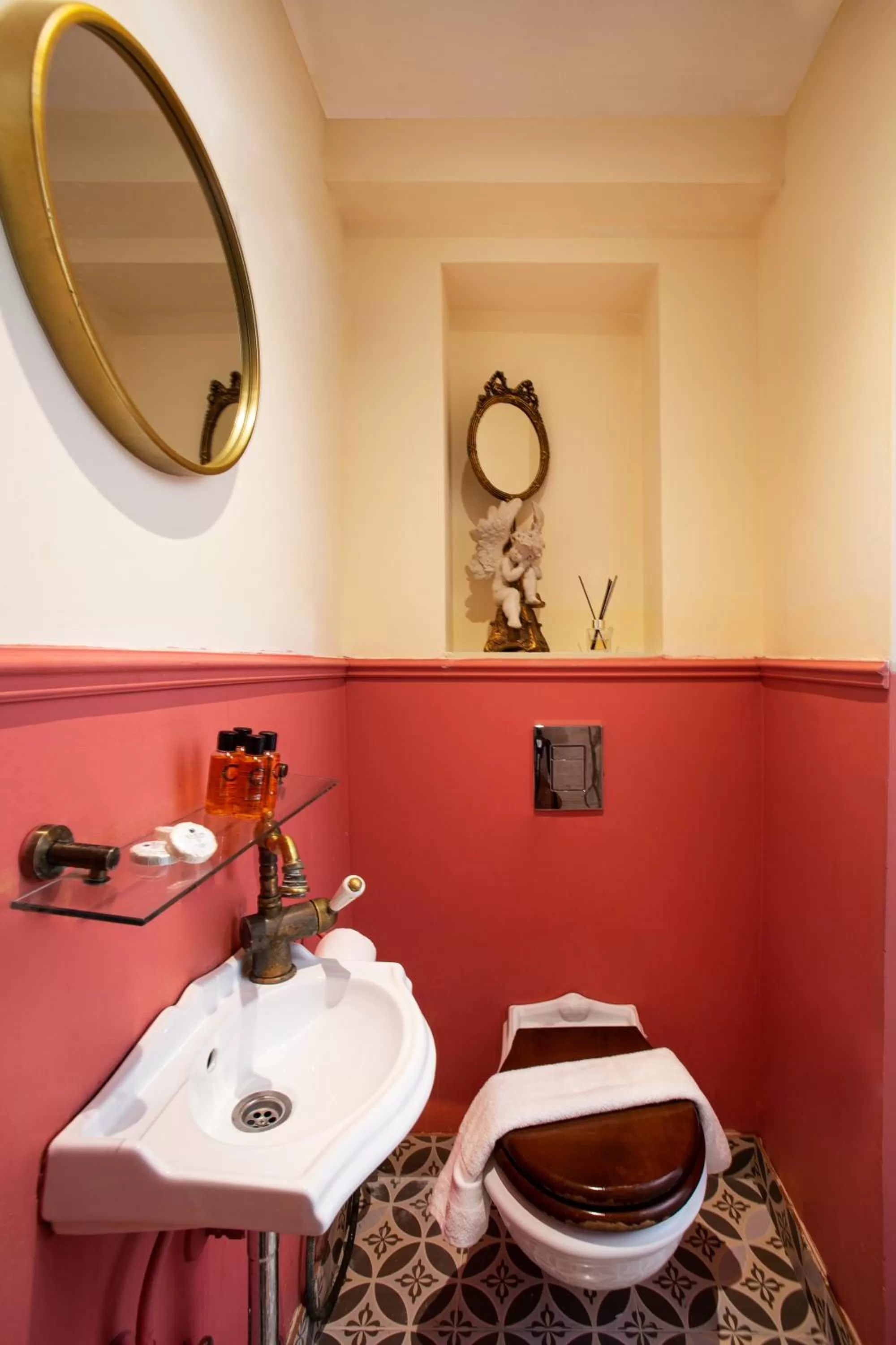 Toilet in The Elliot - Adults only