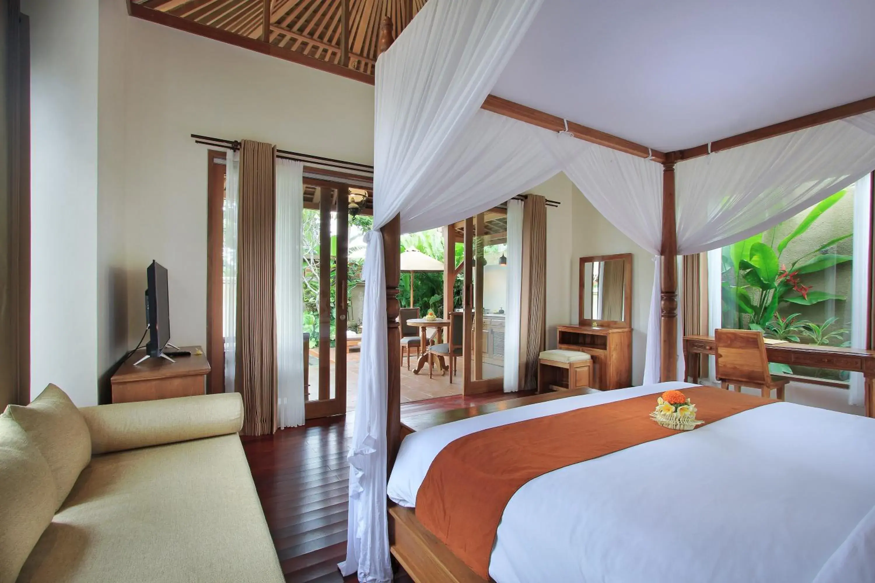 Bedroom, Bed in Graha Sandat Villas