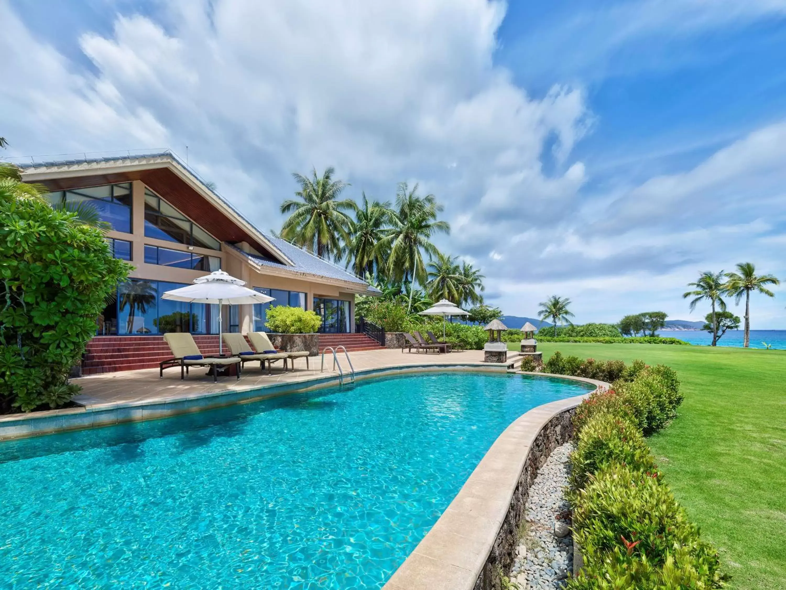 Pool view, Swimming Pool in Hilton Sanya Yalong Bay Resort & Spa