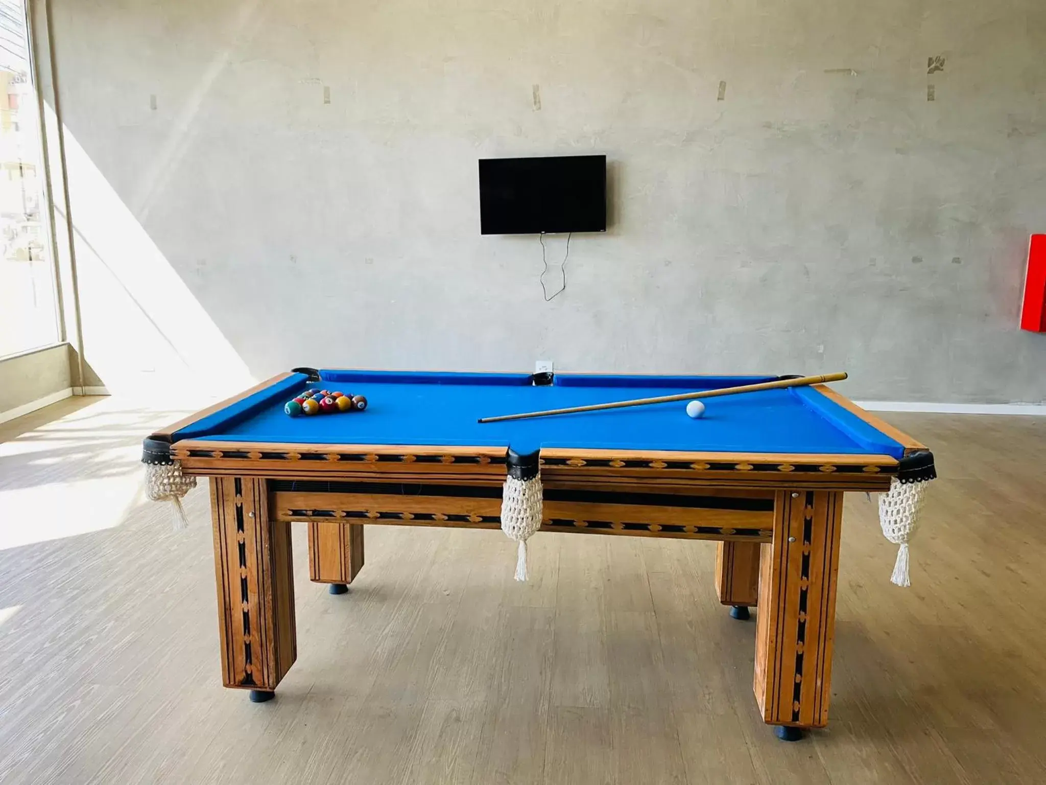 Communal lounge/ TV room, Billiards in ibis budget Itaperuna