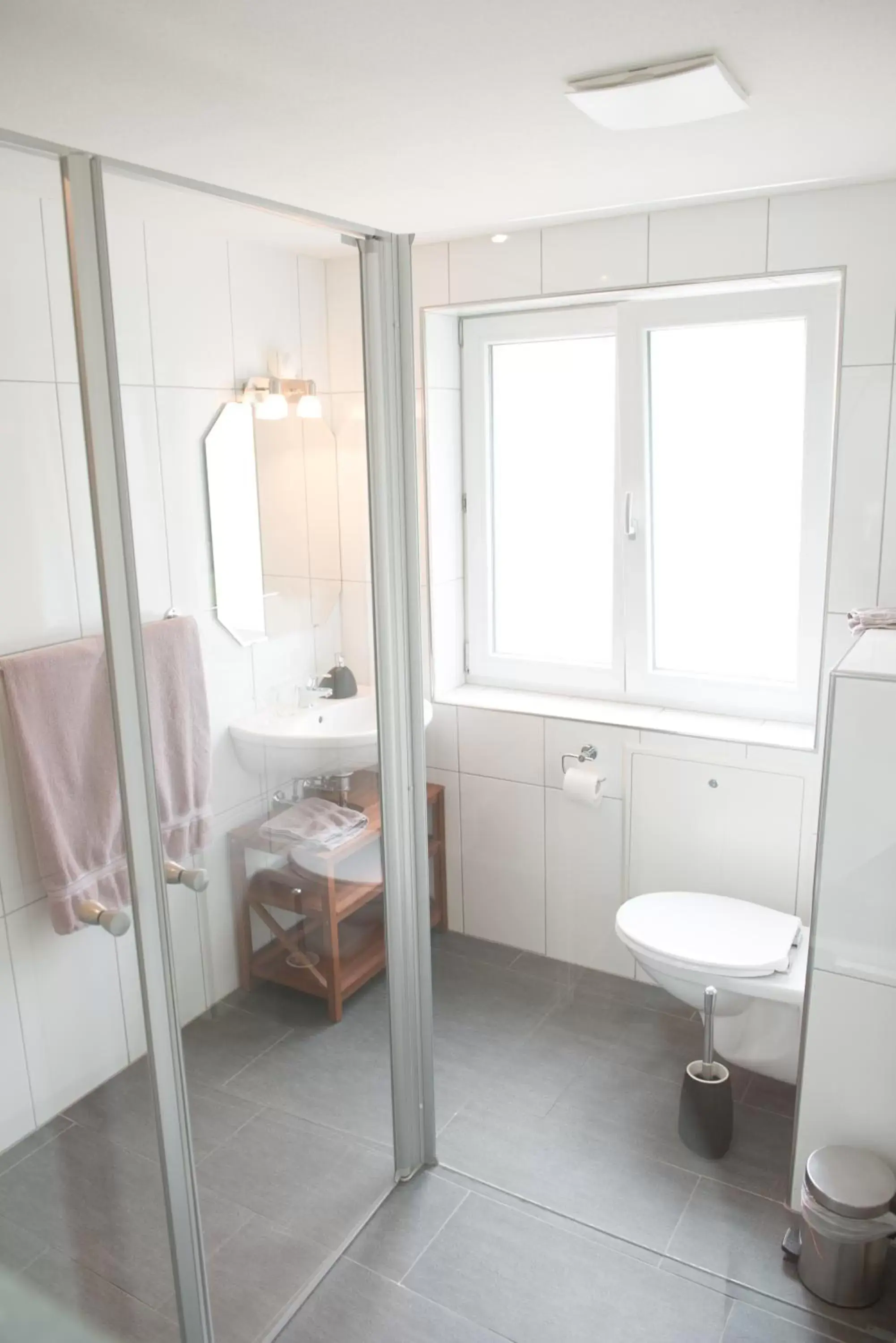 Shower, Bathroom in Hirschen B&B