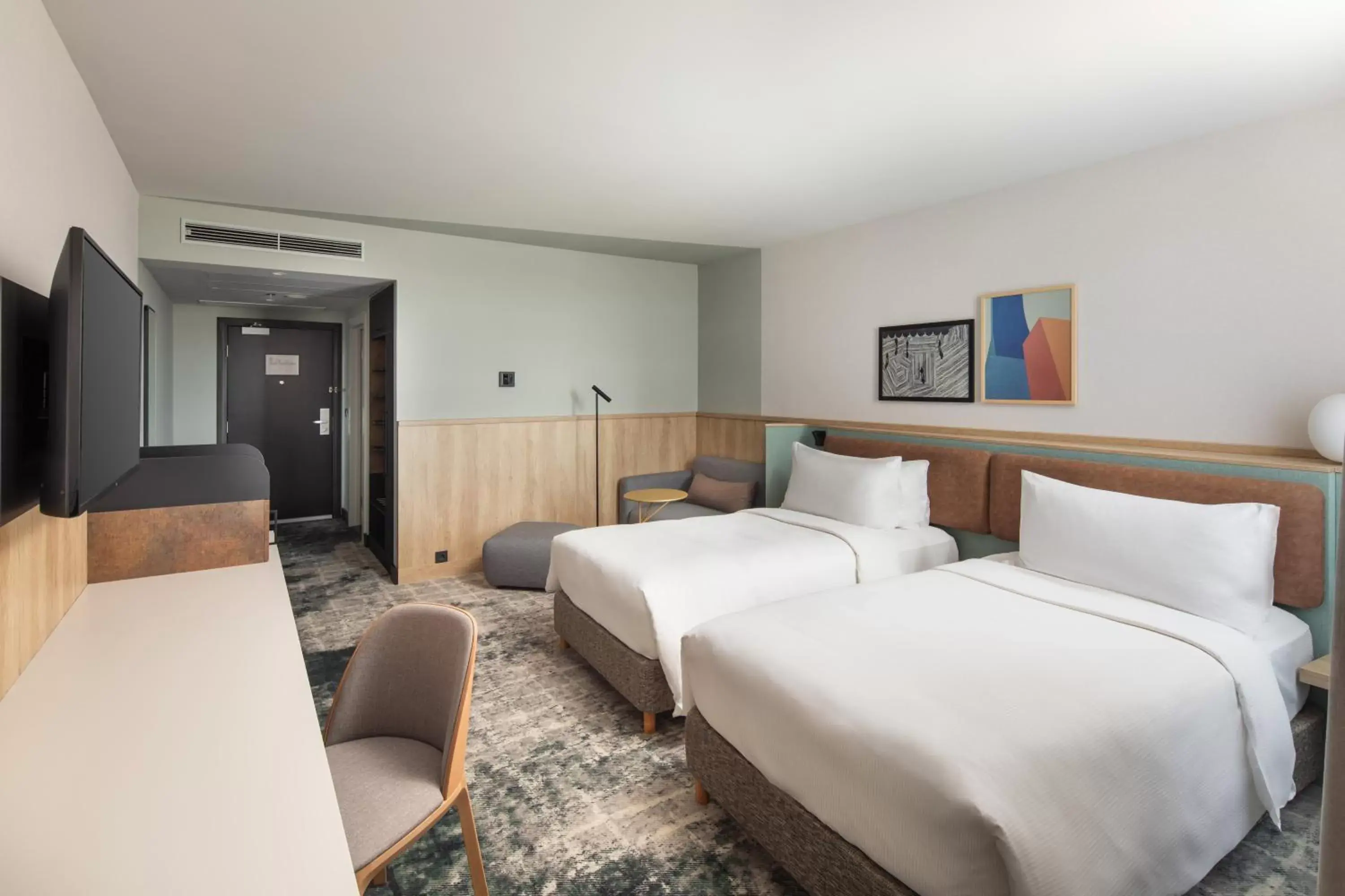 Photo of the whole room, Bed in Crowne Plaza Budapest by IHG Photo of the whole room, Bed in Crowne Plaza Budapest by IHG