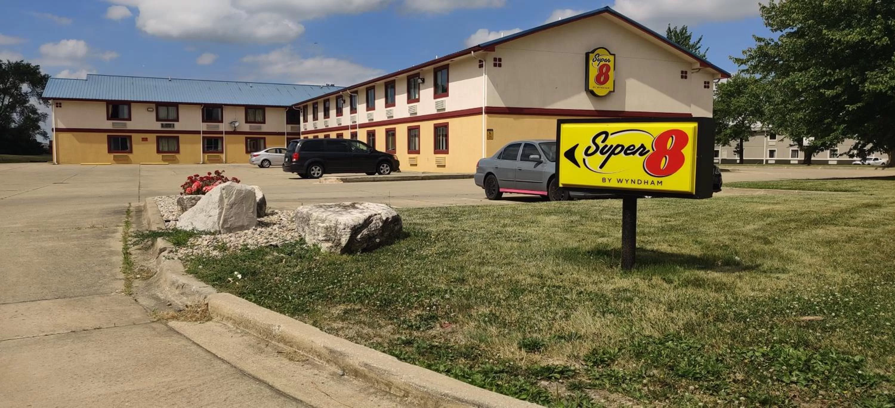 Property building in Super 8 by Wyndham Champaign