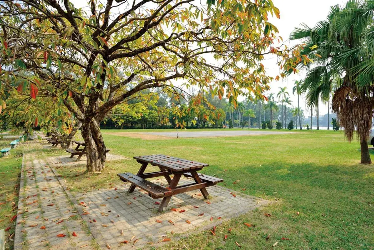 Patio, Garden in Chengching Lakeside Resort