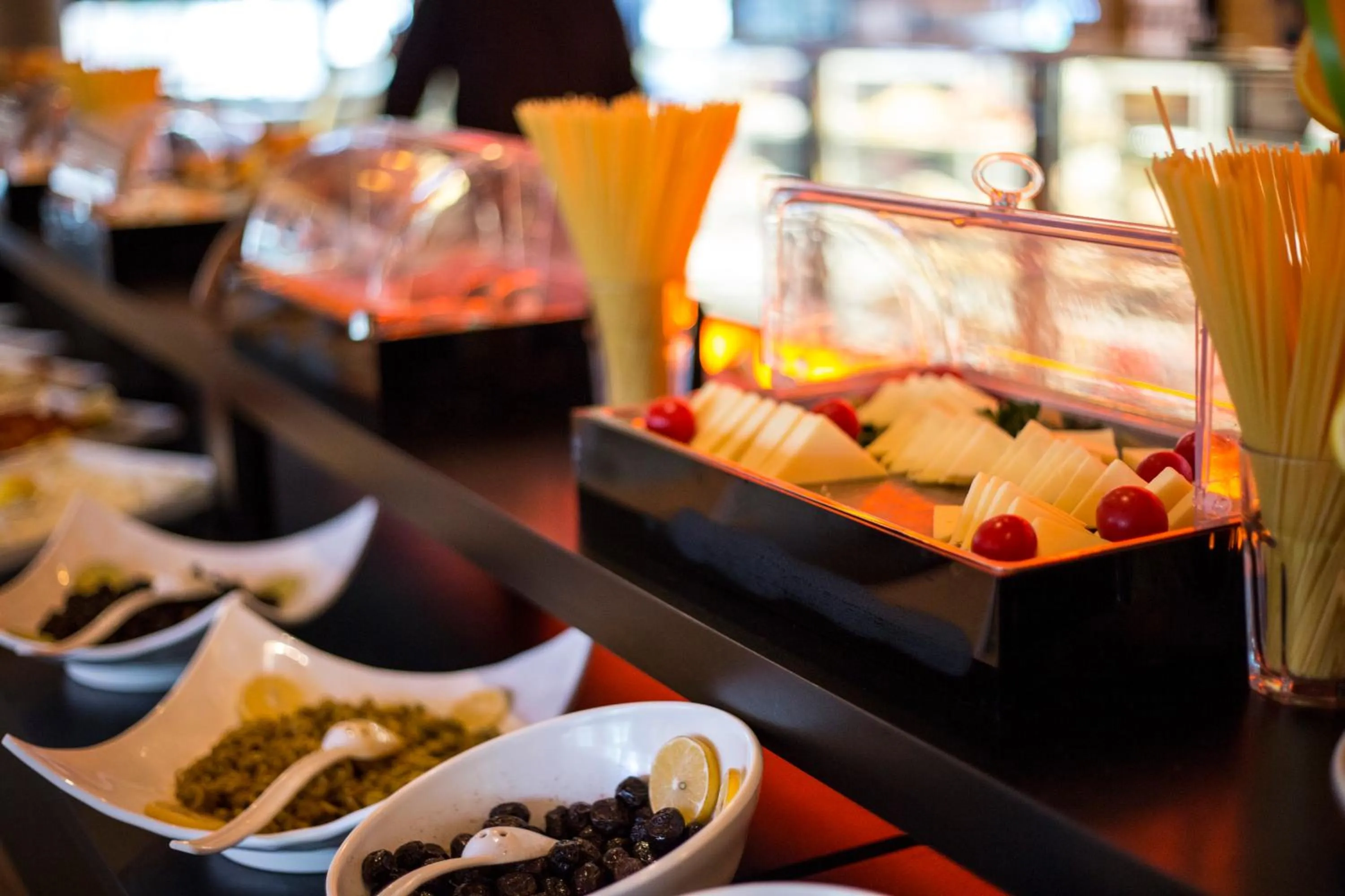 Food and drinks in Mard-inn Hotel