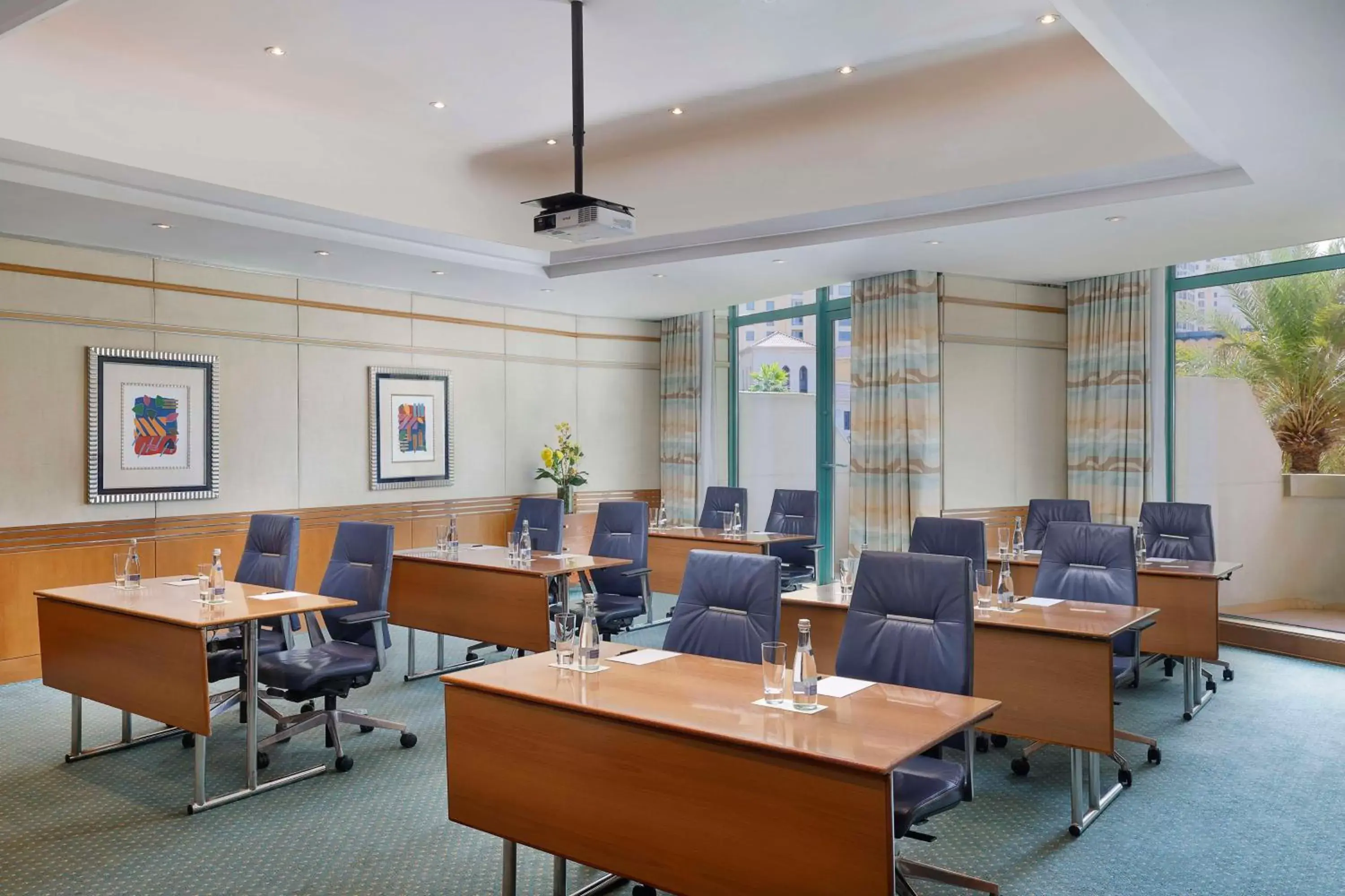 Meeting/conference room, Restaurant/Places to Eat in Hilton Dubai Jumeirah