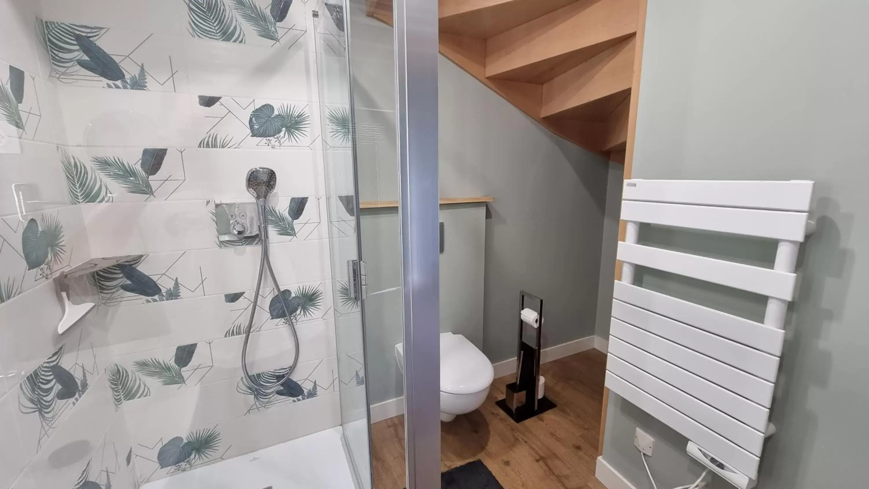 Shower, Bathroom in Le Manoir de Menglieu