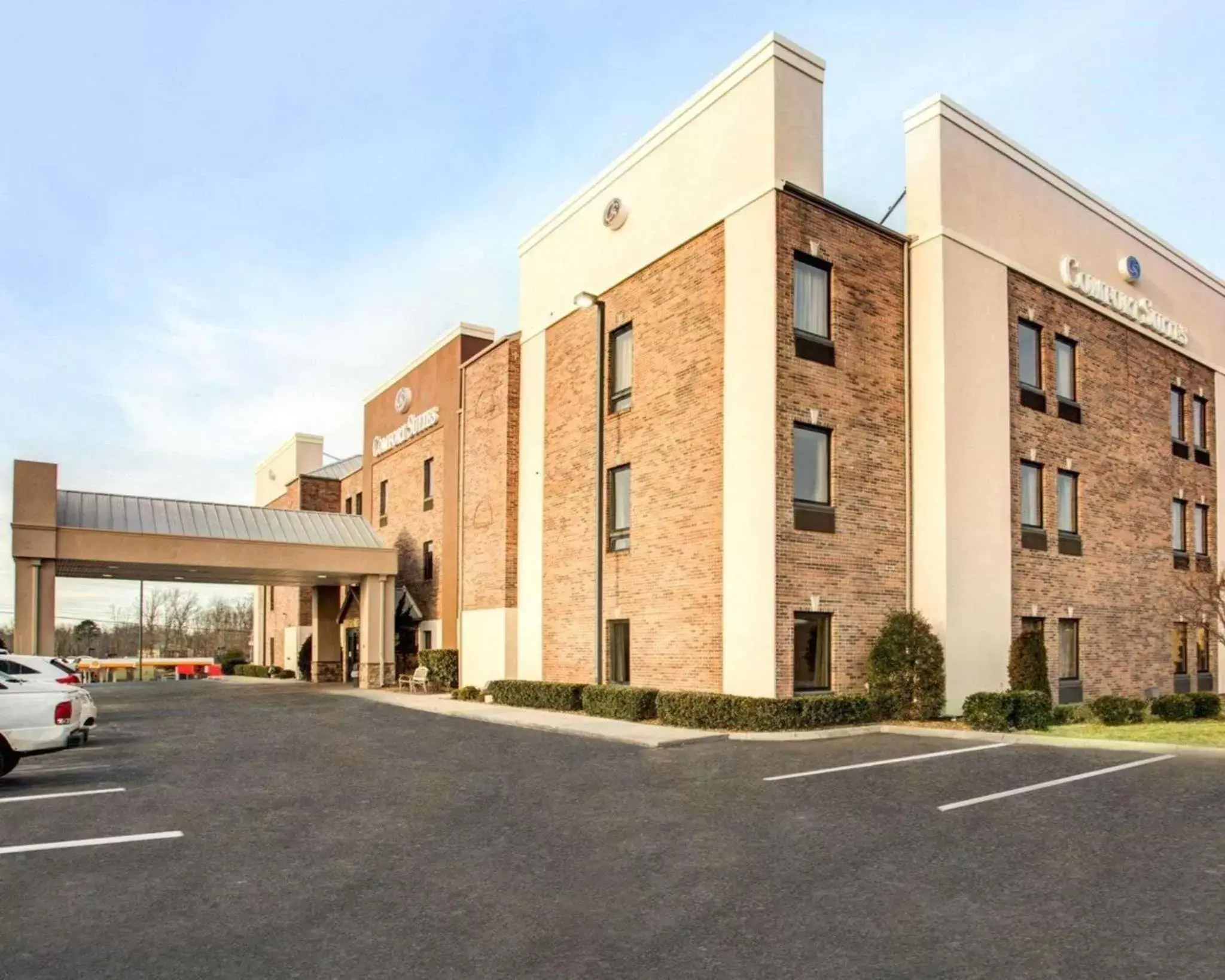 Property Building in Comfort Suites