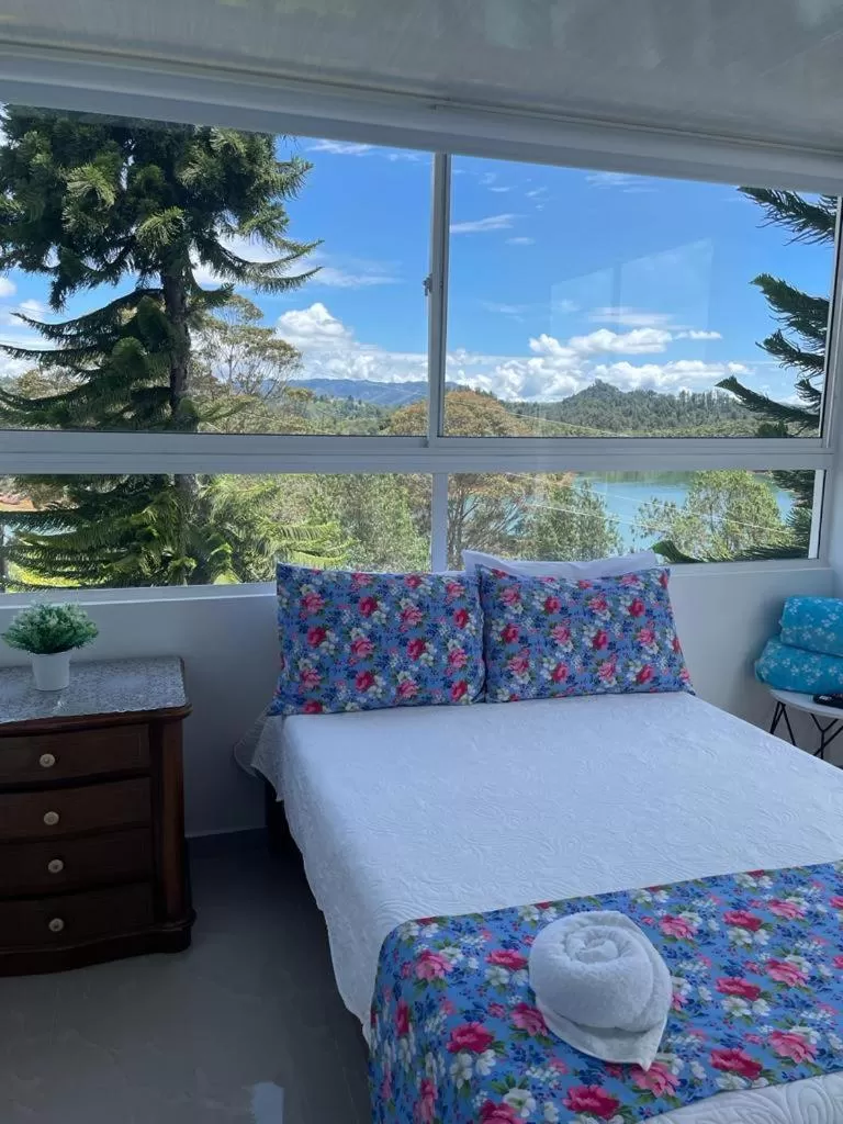 Bed in Paradise Lake Finca Hotel