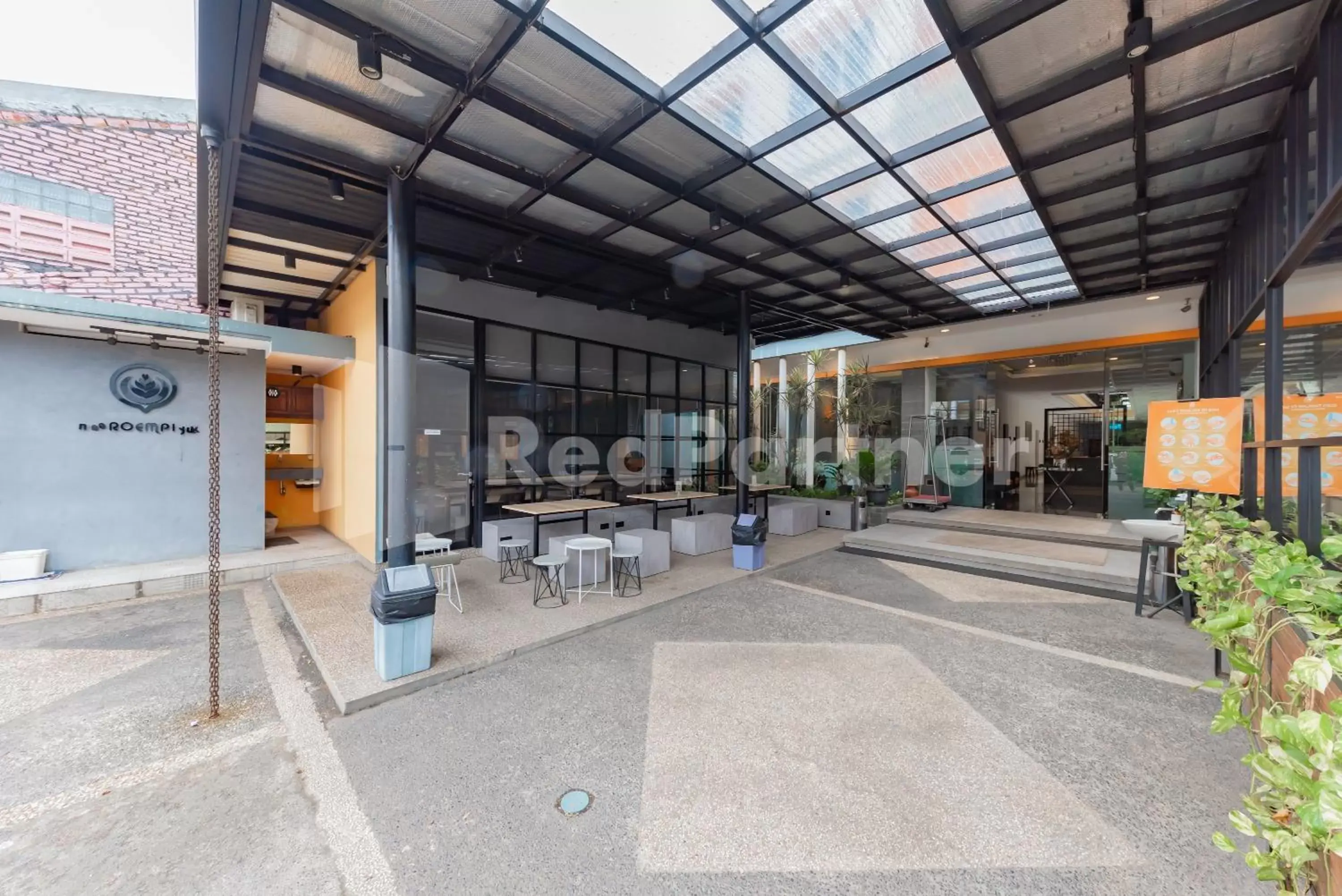 Facade/entrance in Hotel Alqueby RedPartner