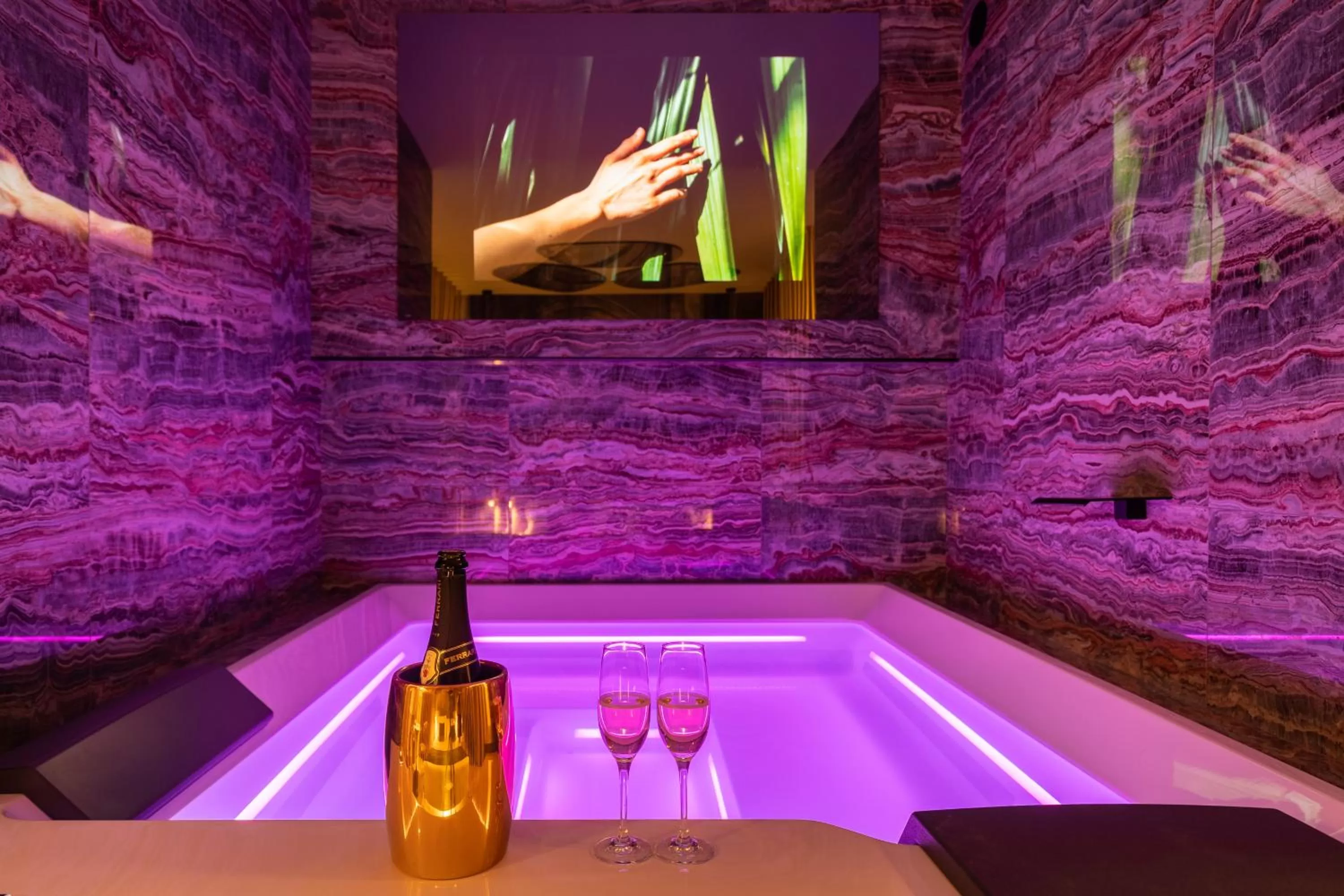 TV and multimedia, Swimming Pool in Aquasuite