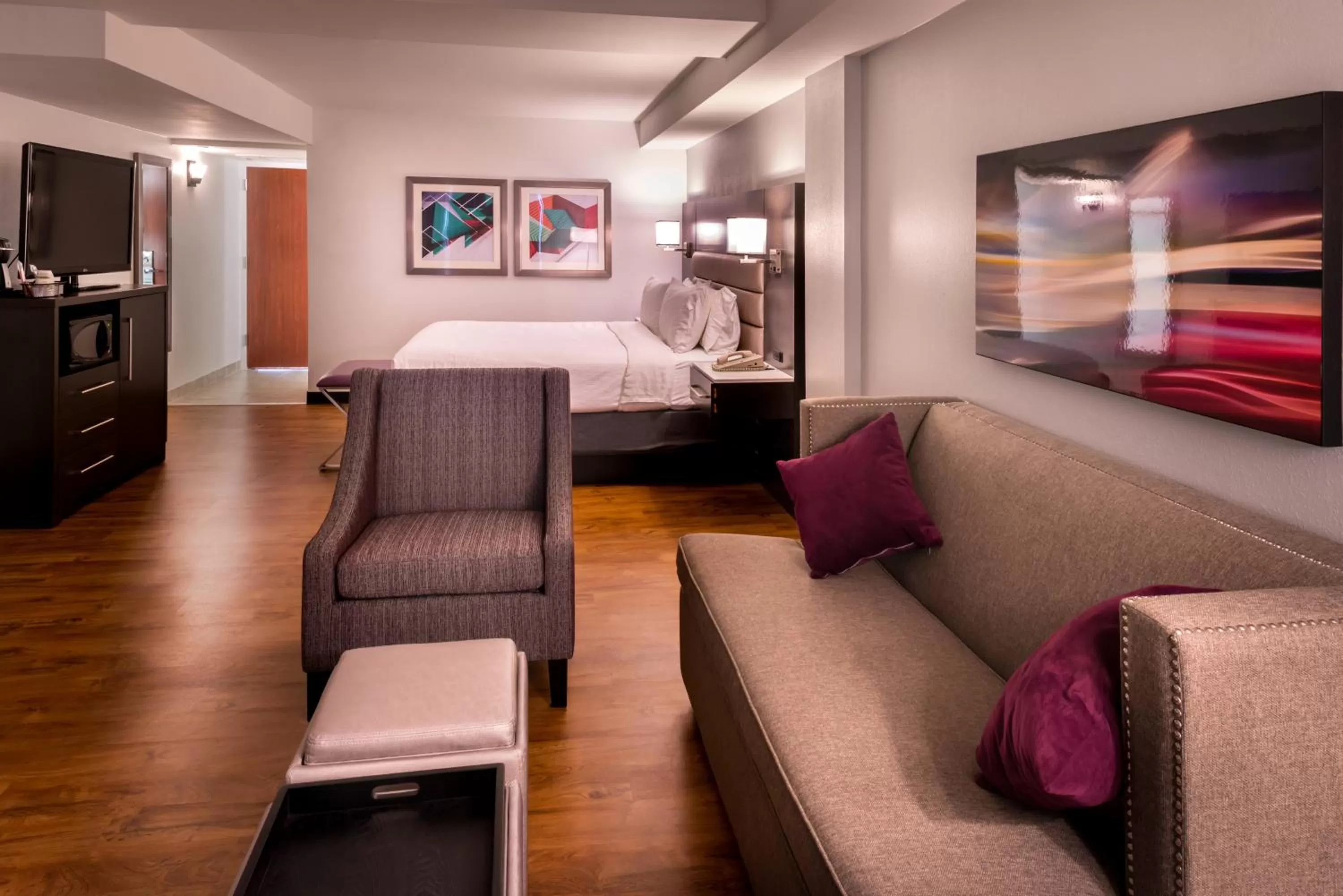 Photo of the whole room, Bed in Holiday Inn Hotel and Suites Beaumont-Plaza I-10 & Walden by IHG