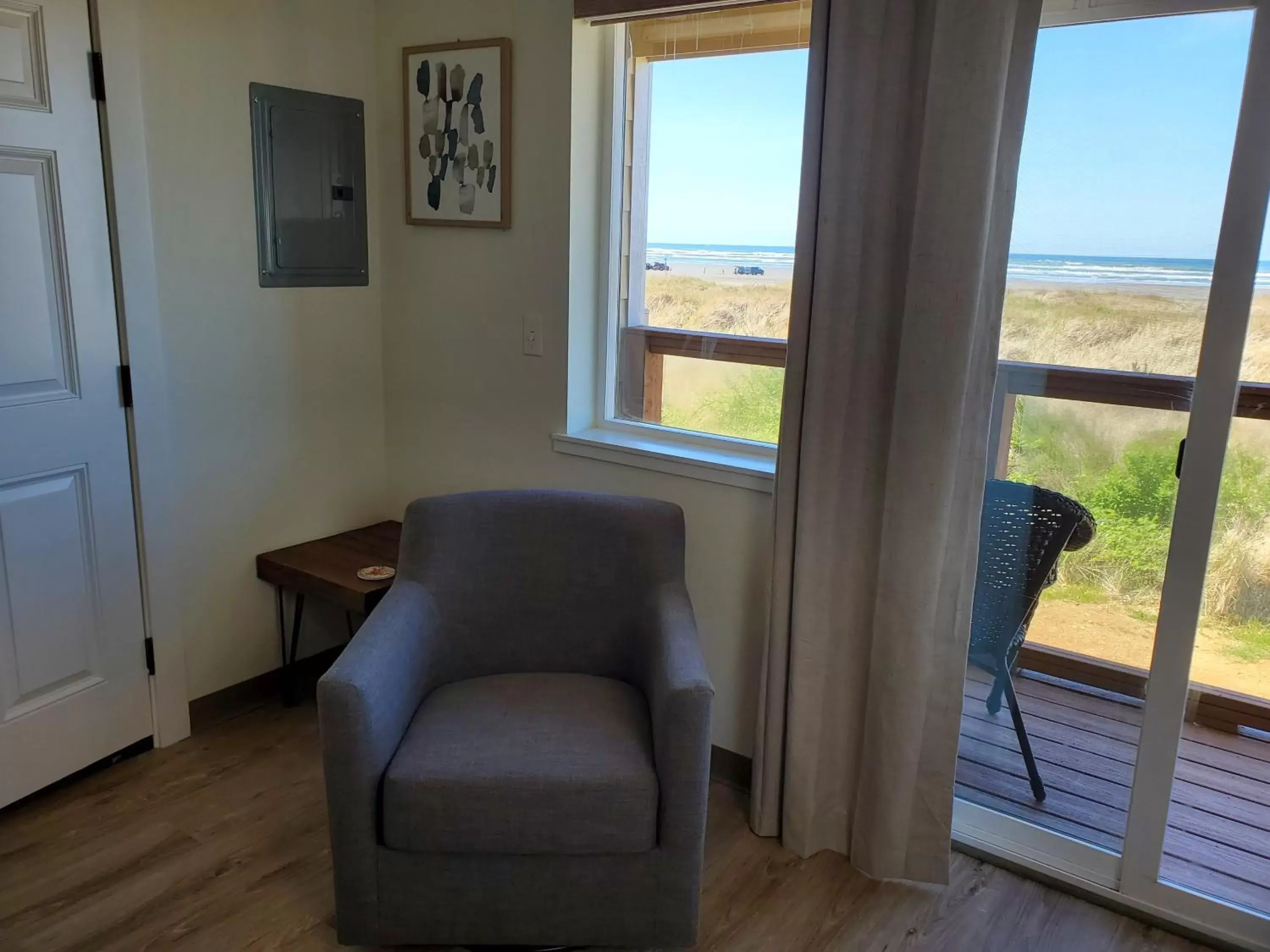 Natural landscape, Seating Area in Moonstone Beach Motel