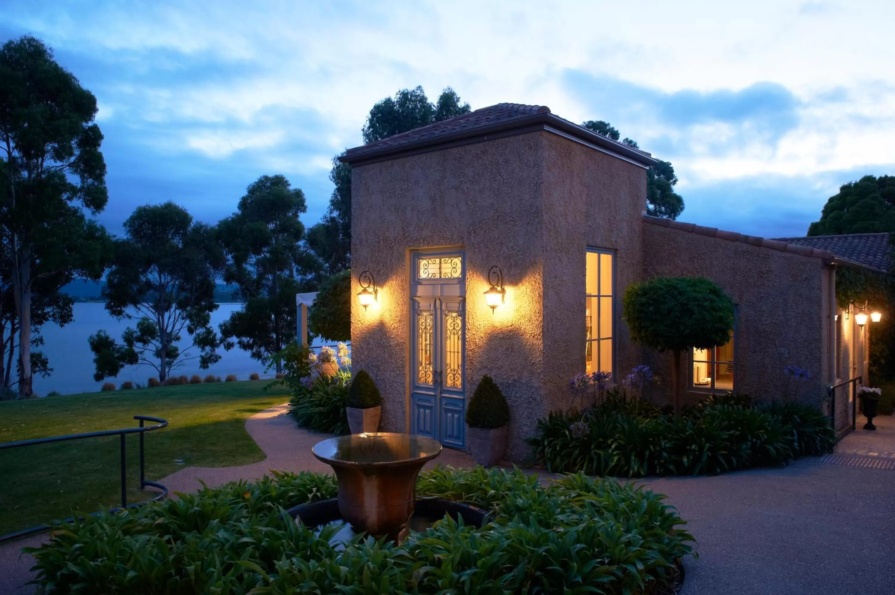 Property building in Villa Howden