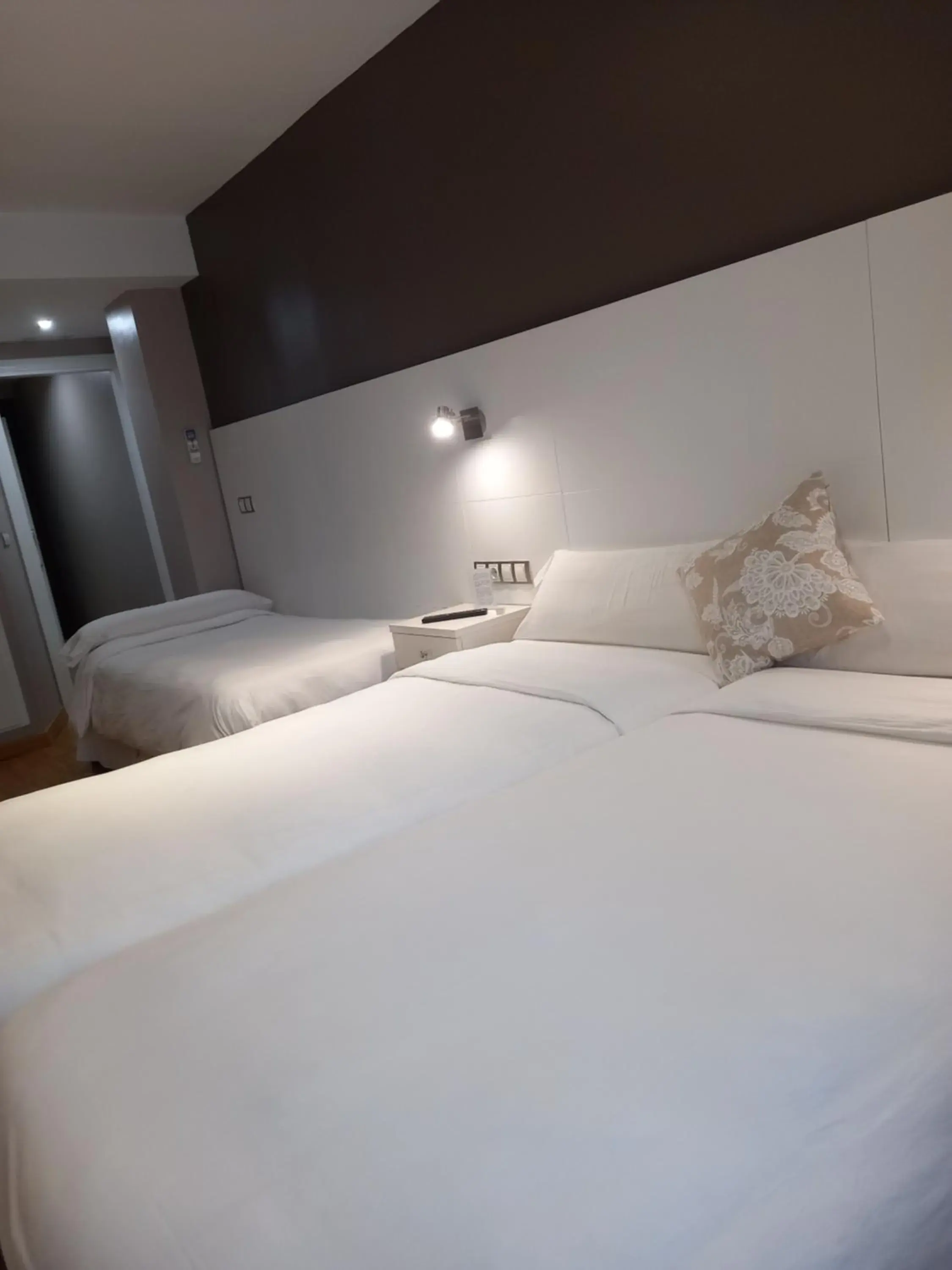 Property building, Bed in Hotel El Acebo