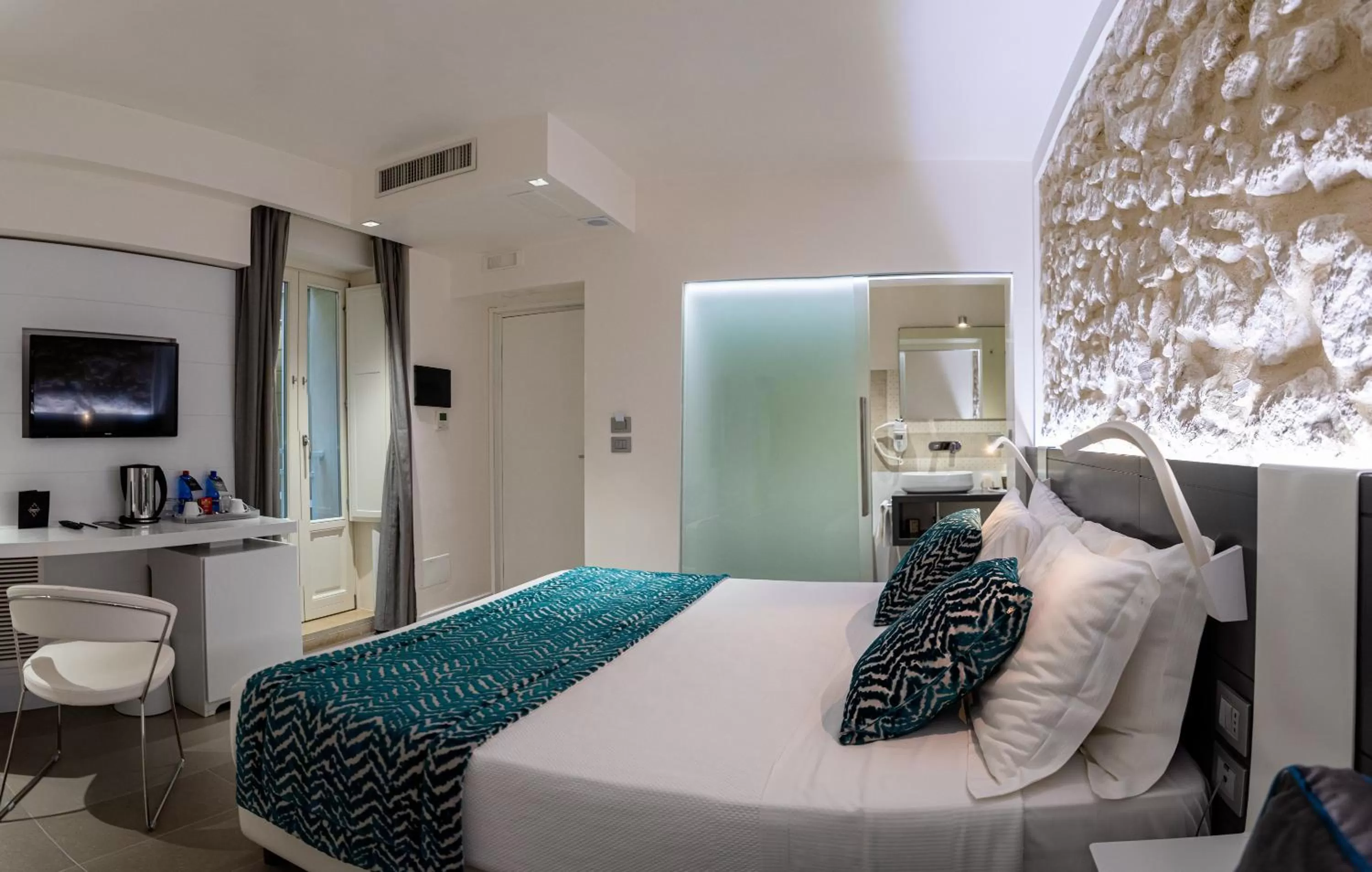 TV and multimedia, Bed in Caportigia Boutique Hotel